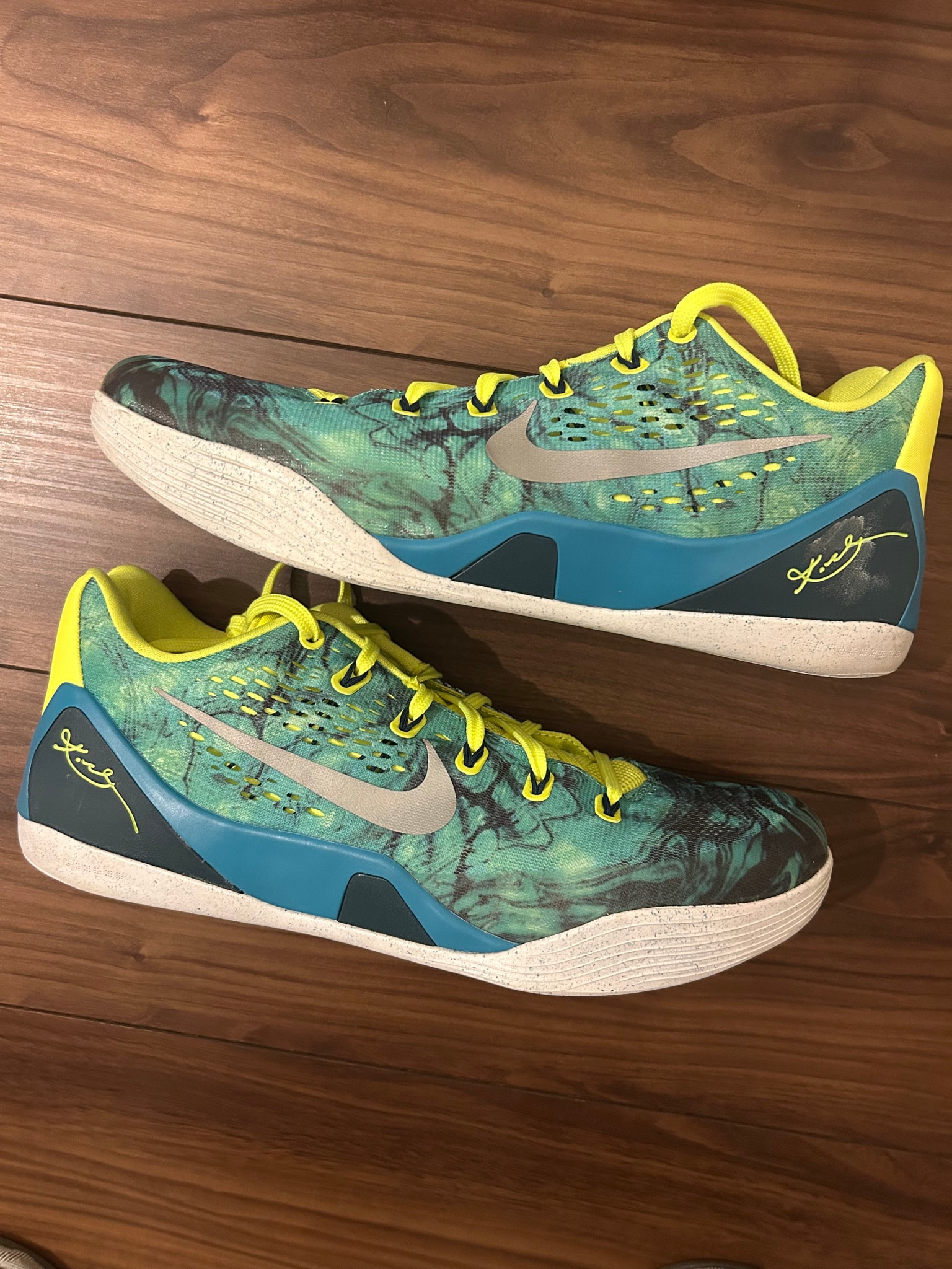 Nike Kobe 9 EM Low Easter "Turbo Green"