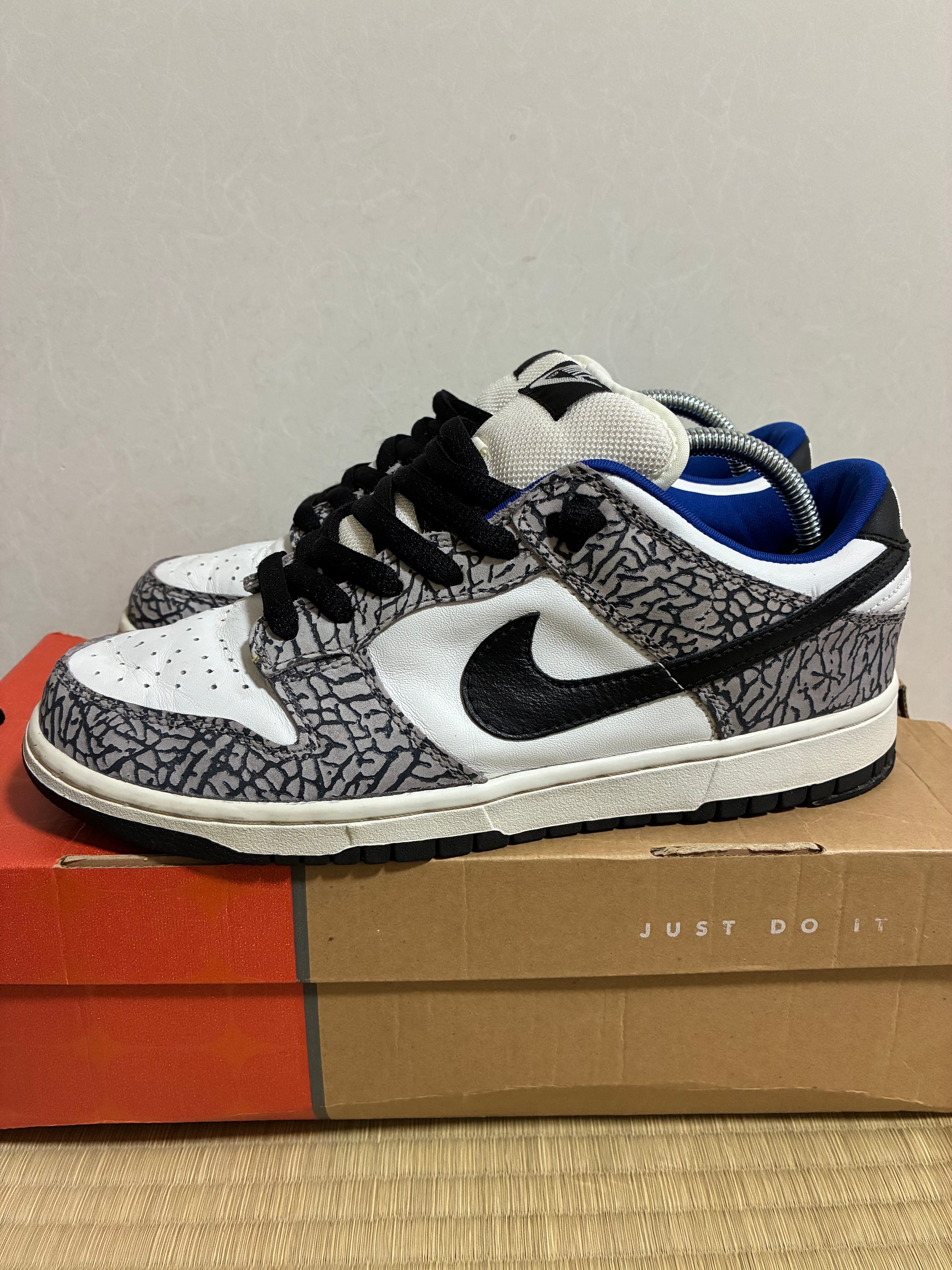 Supreme × Nike SB Dunk Low "White Cement/Safari" (2002)