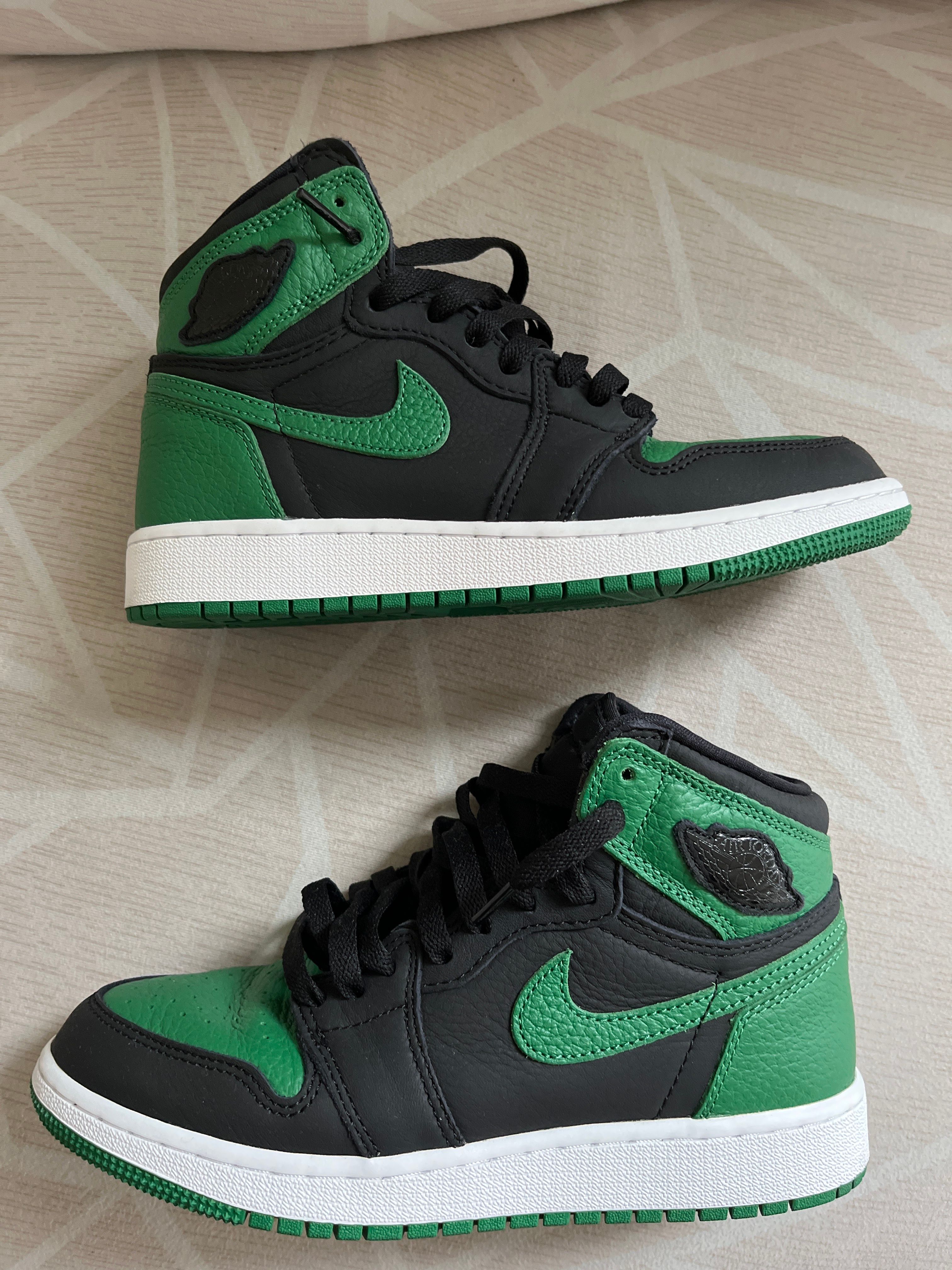 NIKE AIR JORDAN 1 RETRO HIGH OG GS "BLACK/PINE GREEN"