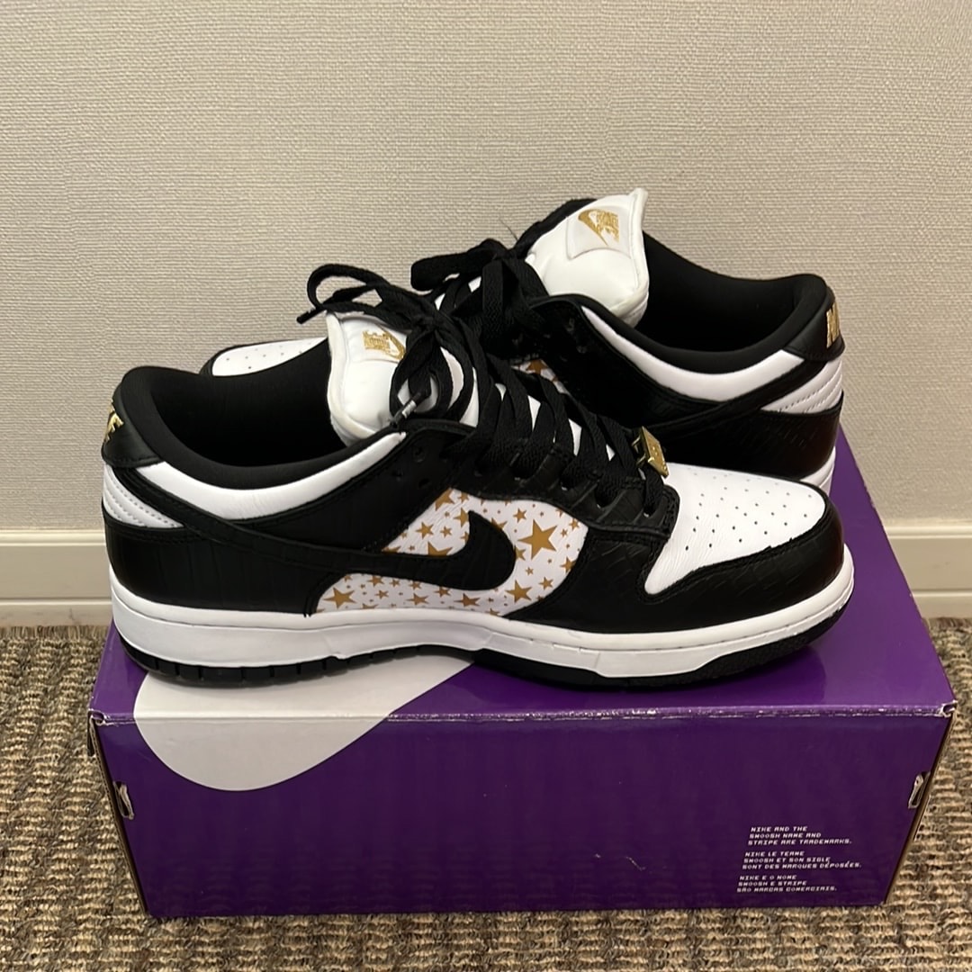 Supreme × Nike SB Dunk Low OG QS Gold Stars "White/Black"