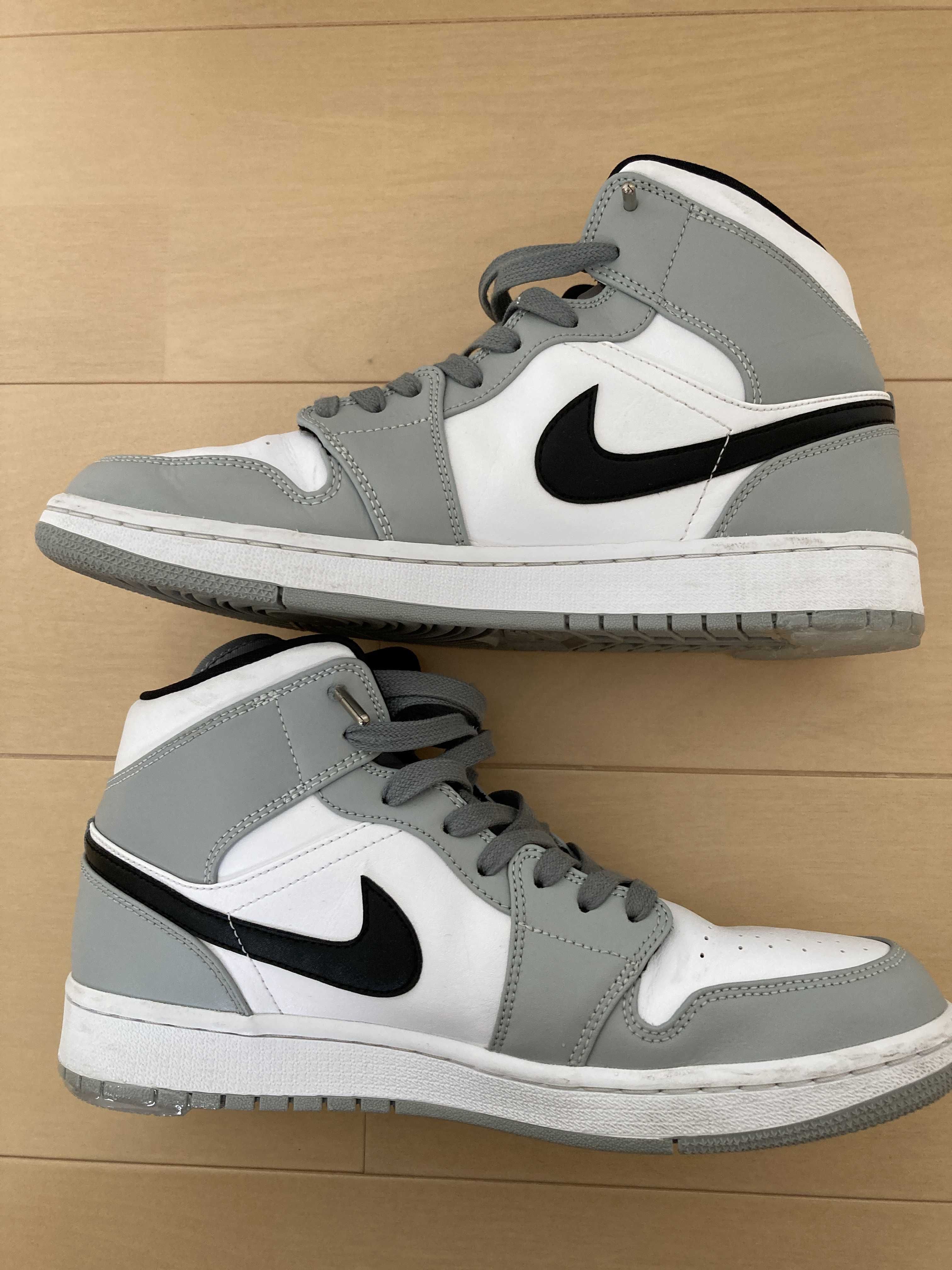 Nike Air Jordan 1 Mid "Light Smoke Grey/White/Black"