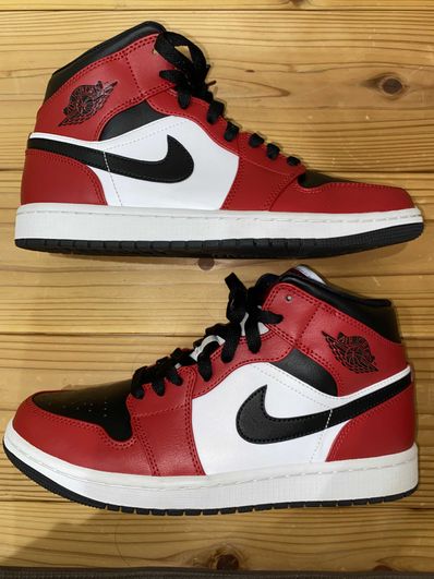 Nike Air Jordan 1 Mid "Chicago Black Toe"