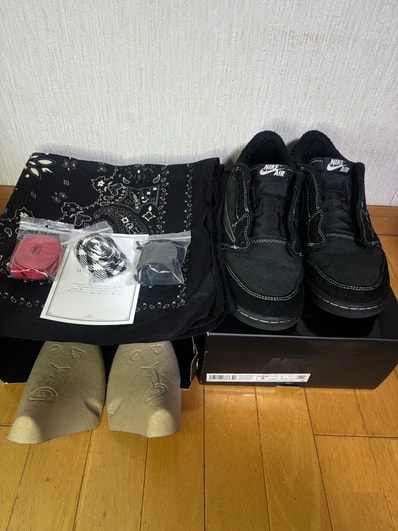 Travis Scott × Nike Air Jordan 1 Low OG SP "Black Phantom"