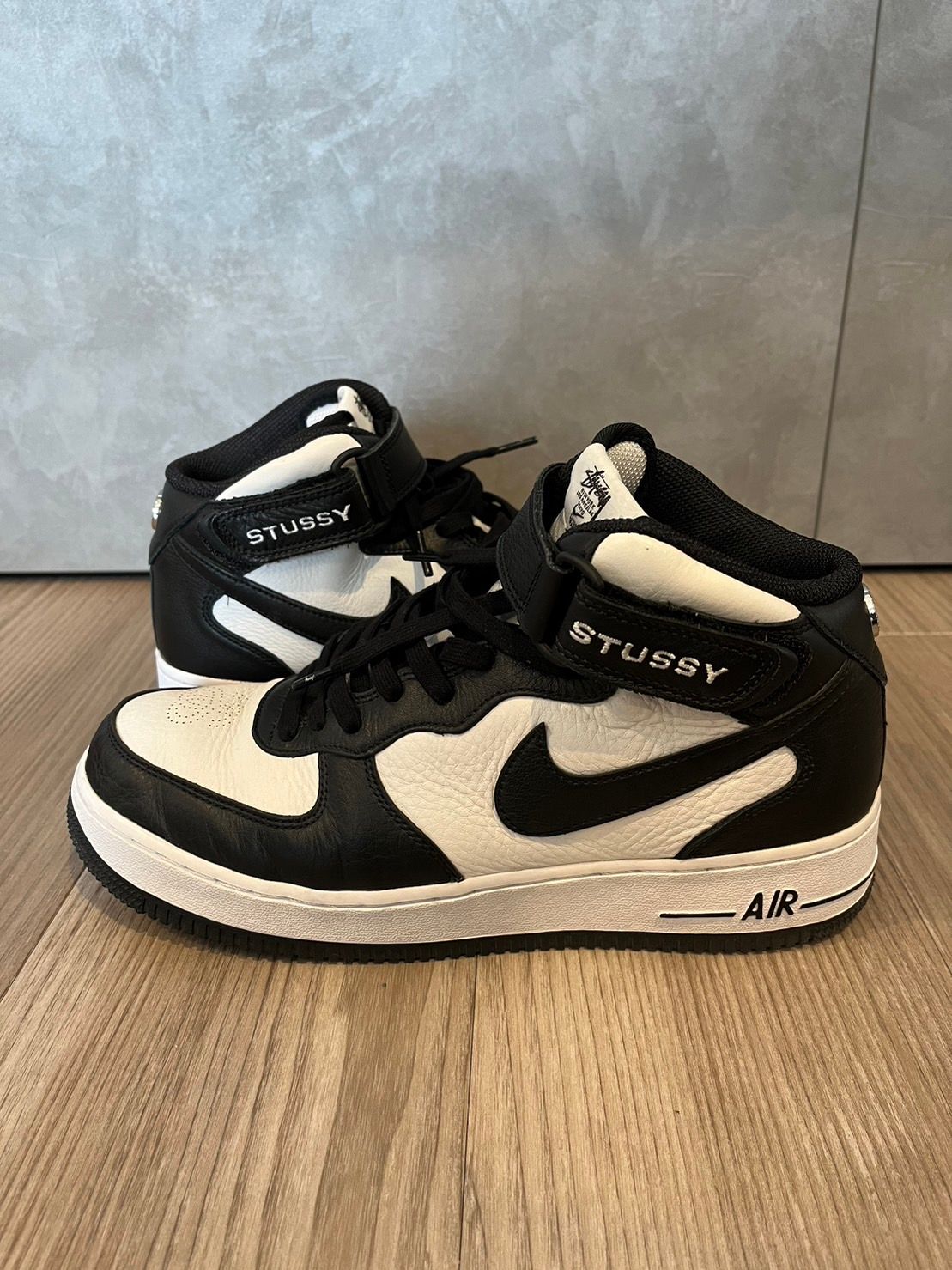 Stussy × Nike Air Force 1 Mid "Black and Light Bone"