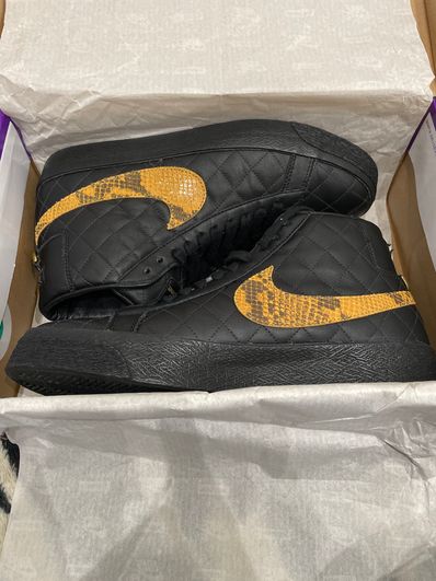 Supreme × Nike SB Blazer Mid "Black"