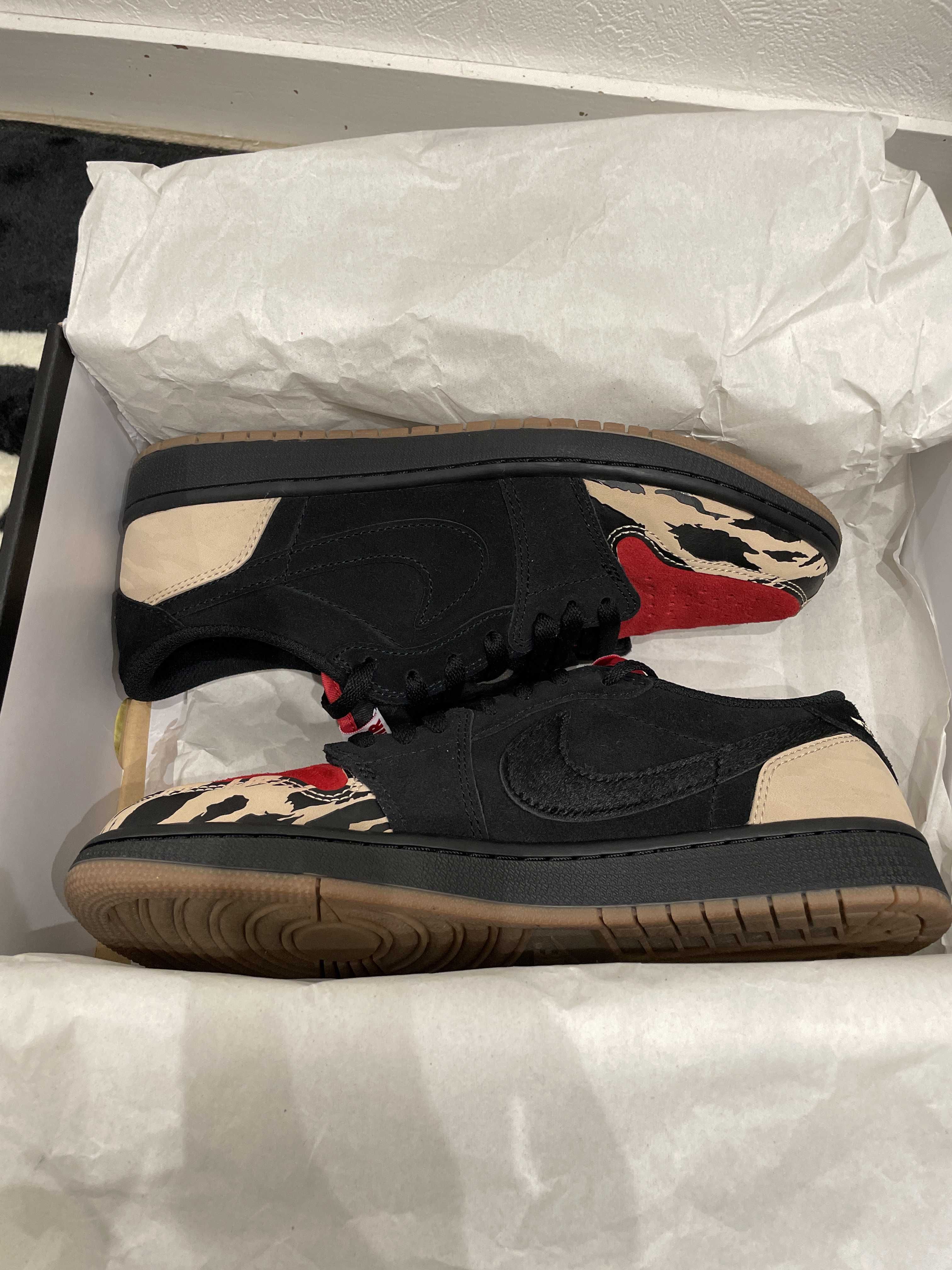 Sole Fly × Nike Air Jordan 1 Low "Black and Sport Red"