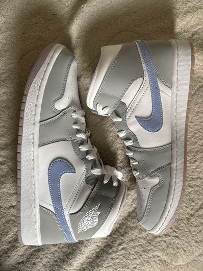 Nike Women's Air Jordan 1 Mid "Wolf Grey"