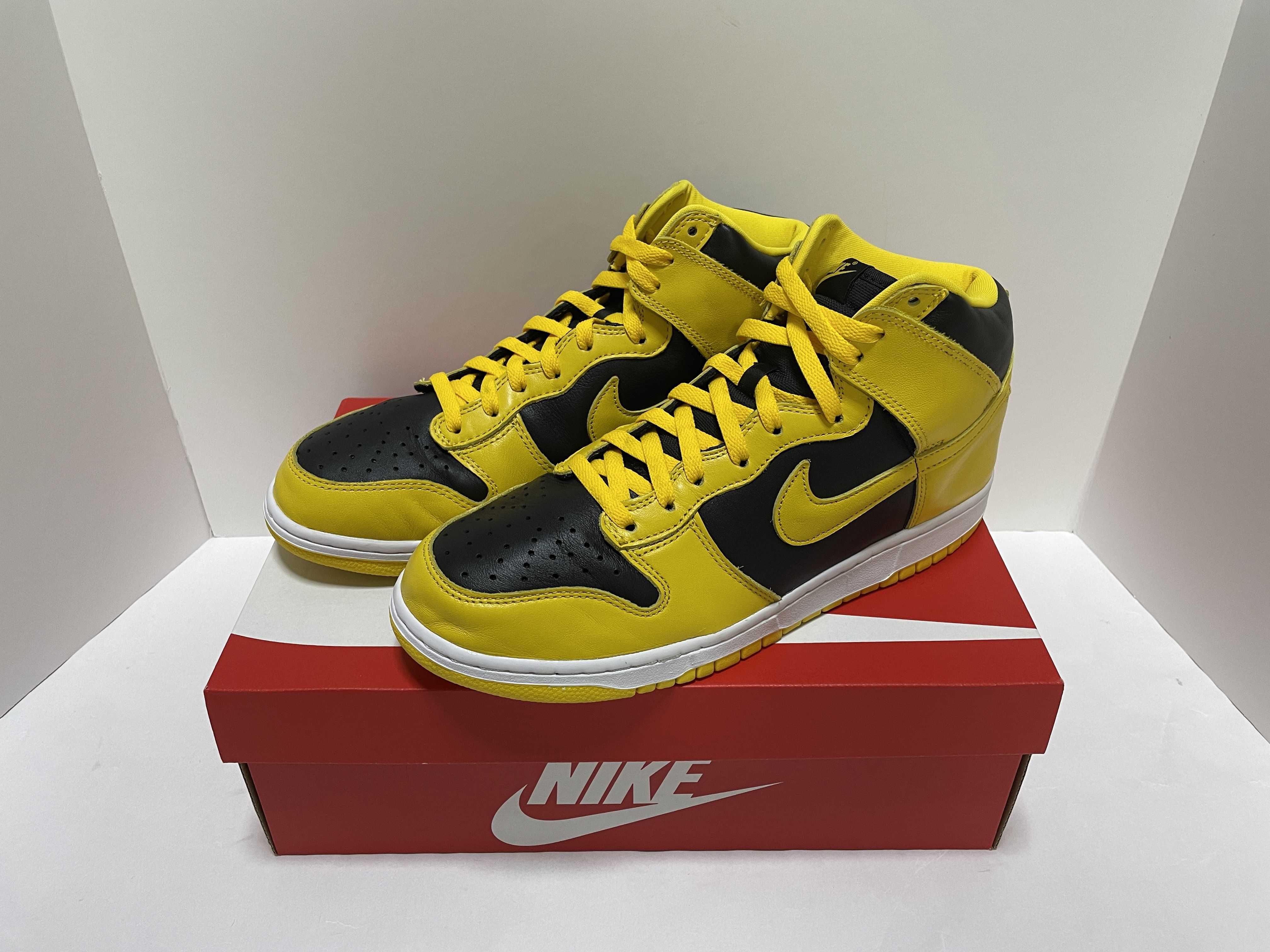Nike Dunk High "Black/Varsity Maize"