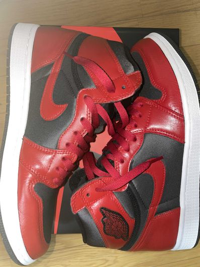 Nike Air Jordan 1 Retro High OG "Black/Metallic Silver/Gym Red"