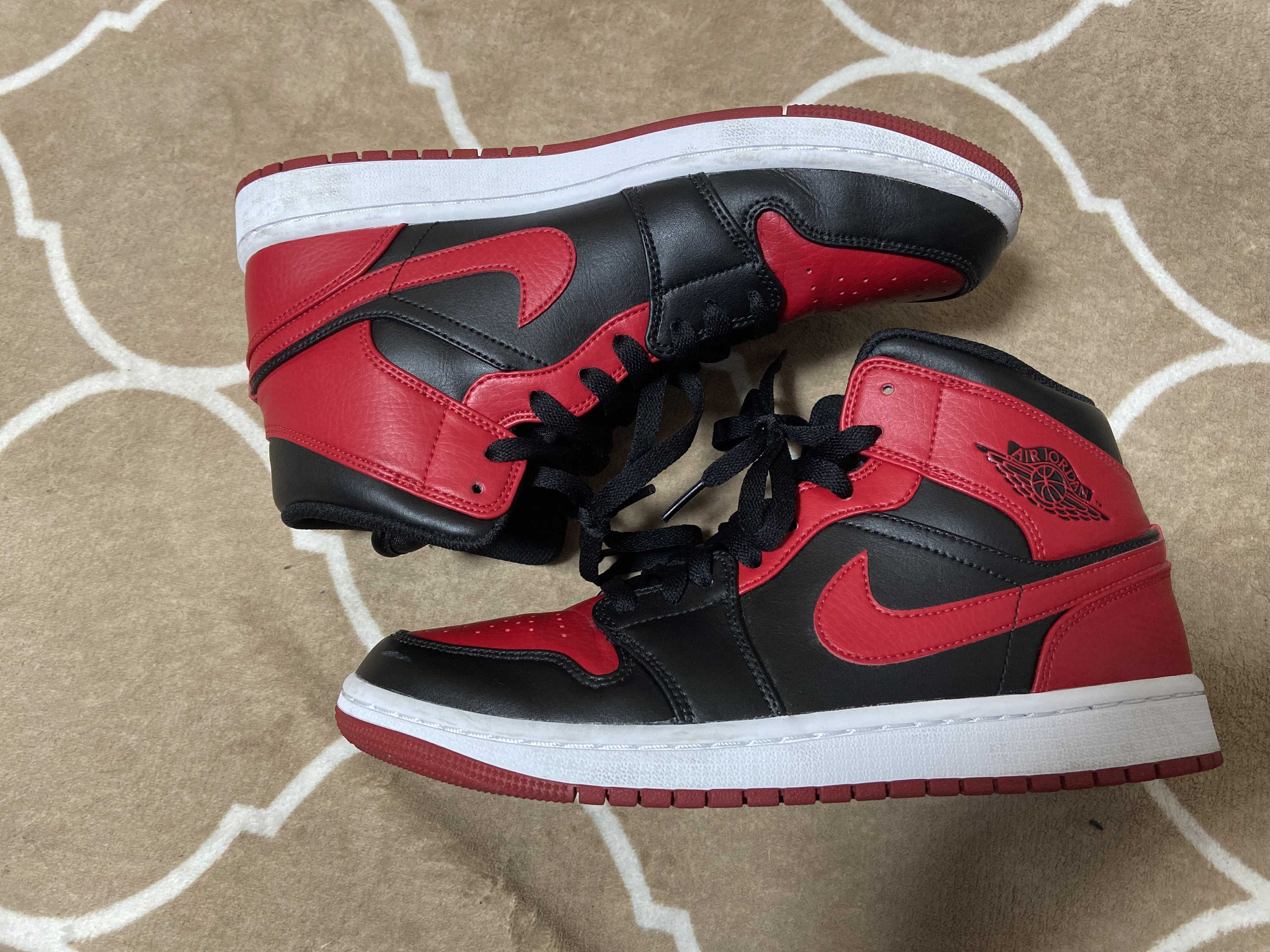 Nike Air Jordan 1 Mid "Bred"