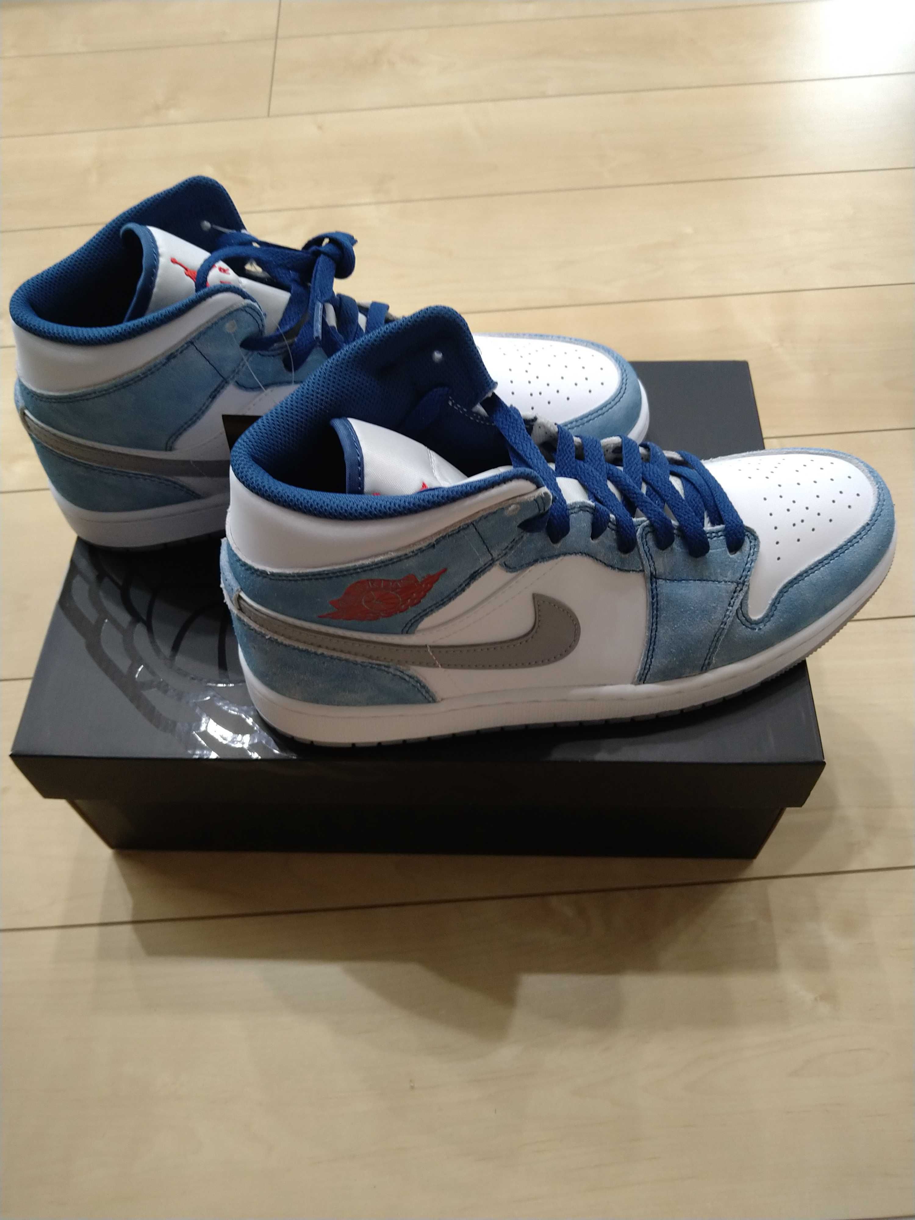 Nike Air Jordan 1 Mid SE "White/Hyper Royal/Red"