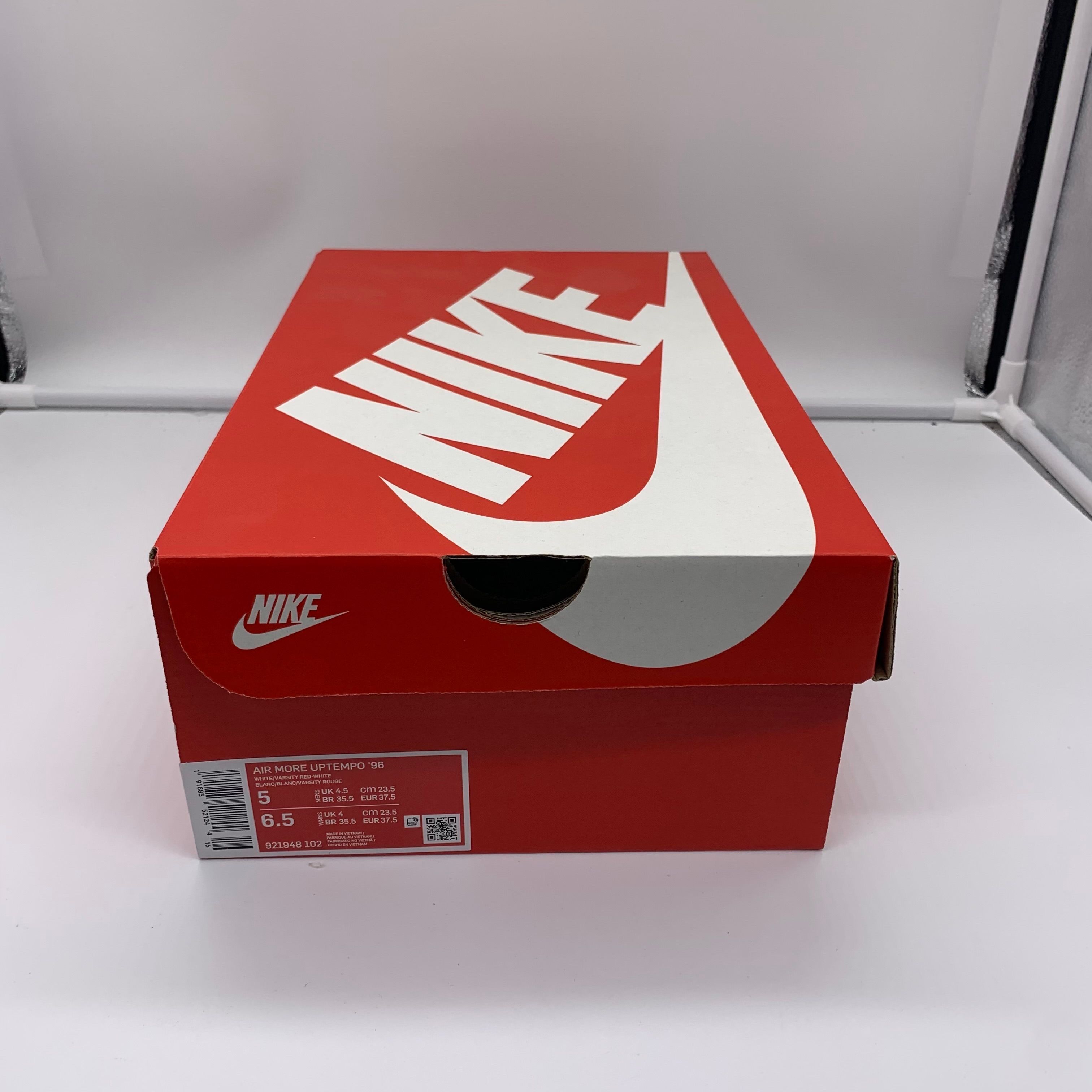 NIKE AIR MORE UPTEMPO "WHITE/VARSITY RED" (2021)