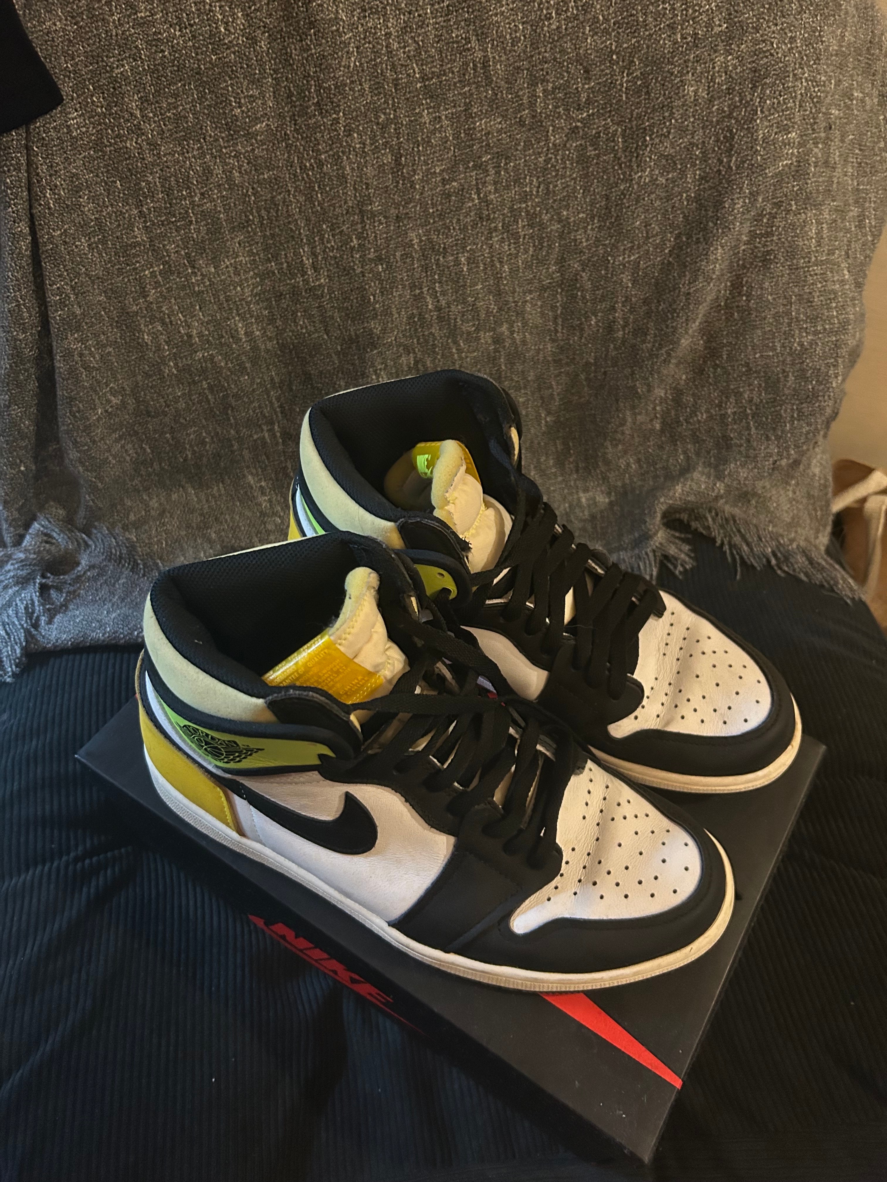 ナイキ エアジョーダン1 ハイ OG "ボルトゴールド"