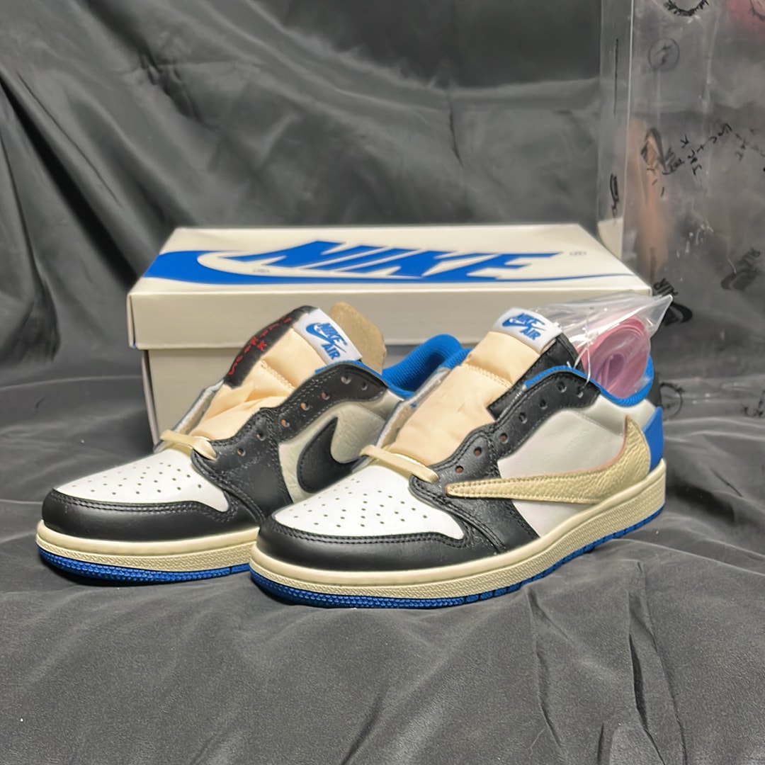 トラヴィススコット × フラグメント × ナイキ エアジョーダン1 ロー OG SP "ミリタリー ブルー"