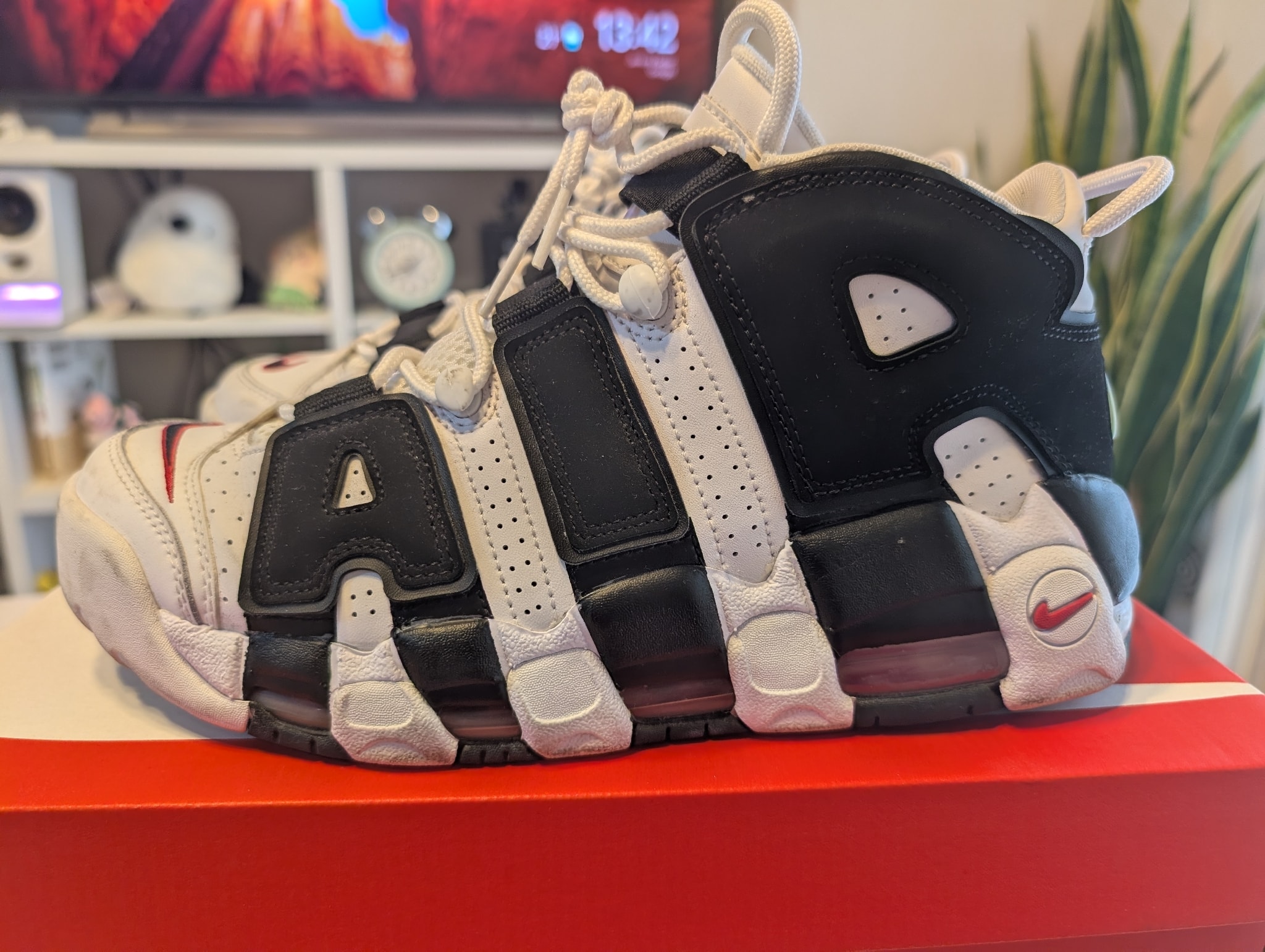 NIKE AIR MORE UPTEMPO "WHITE/BLACK/UNIVERSITY RED"(2020)