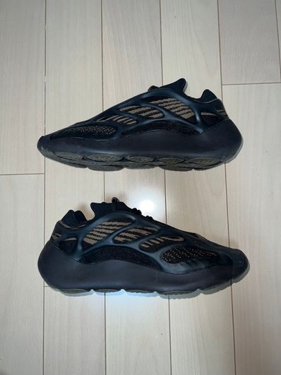 adidas YEEZY 700V3 "Clay Brown"