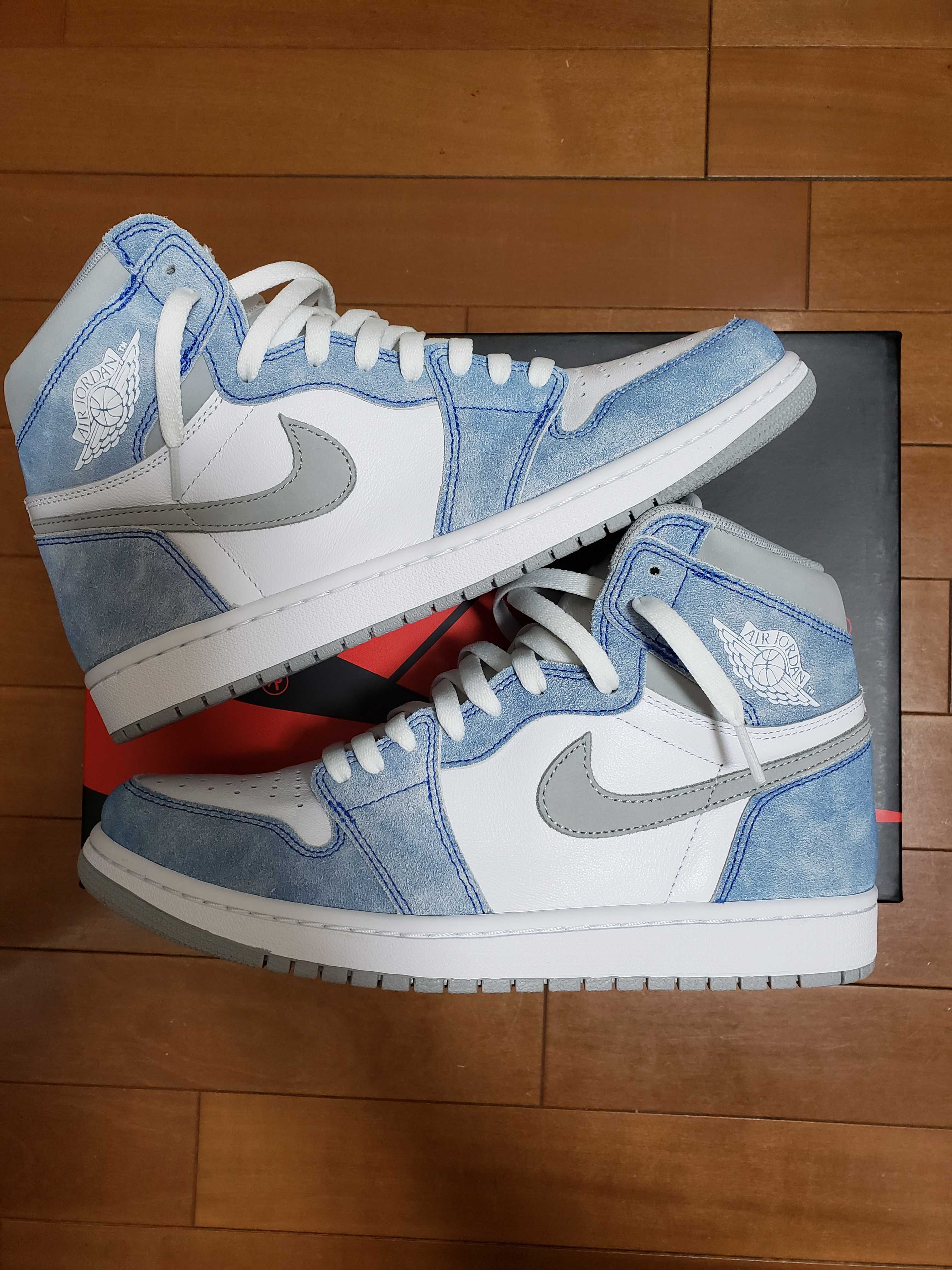 Nike Air Jordan 1 High OG "Hyper Royal"