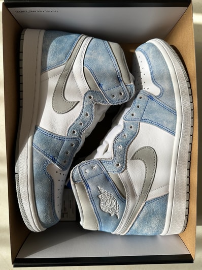 Nike Air Jordan 1 High OG "Hyper Royal"