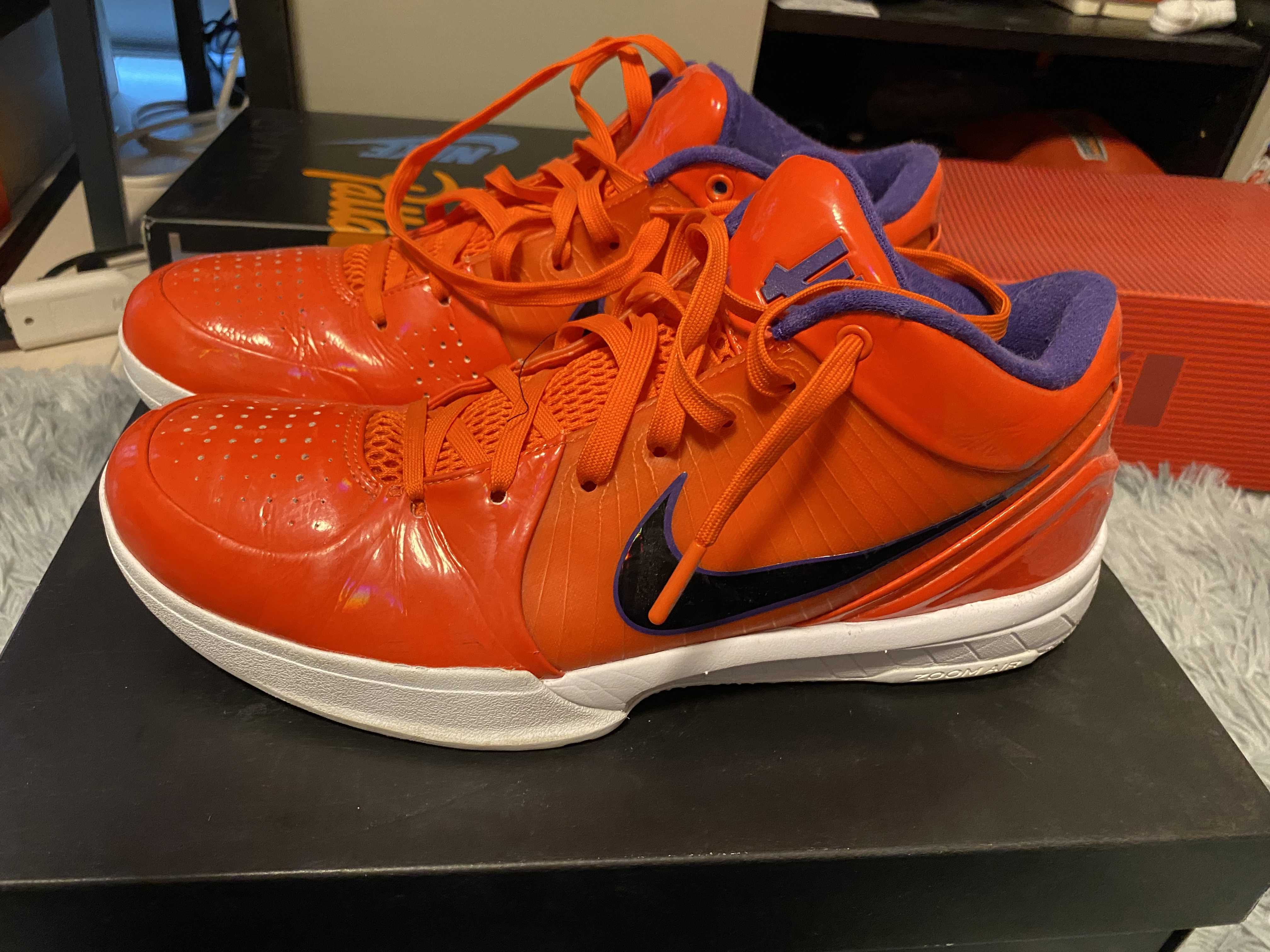 UNDEFEATED × Nike Kobe 4 Protro "Team Orange"