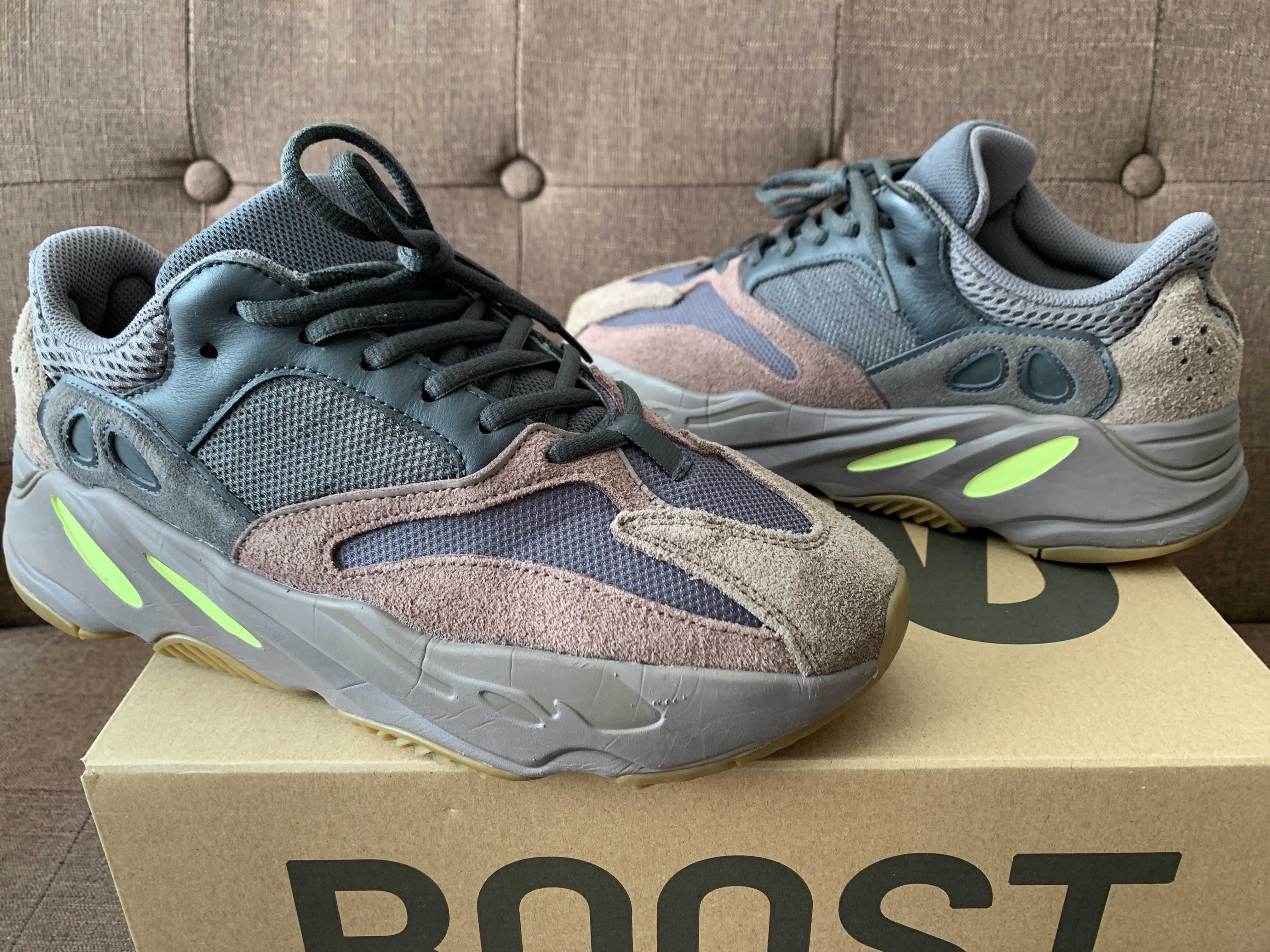 YEEZY BOOST 700 WAVE RUNNER DARK GREY
