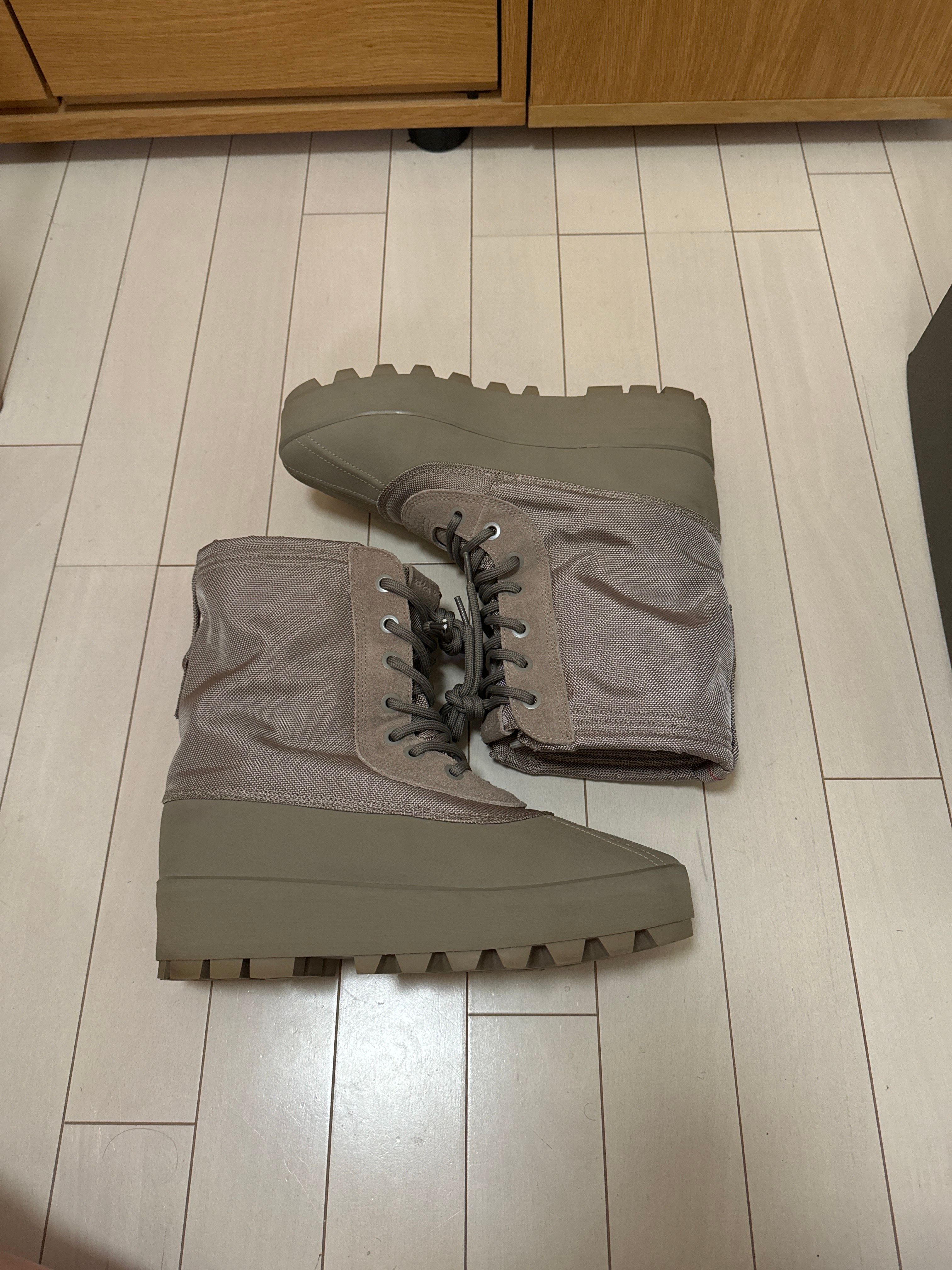 adidas YEEZY Boost 950 "Moonrock"