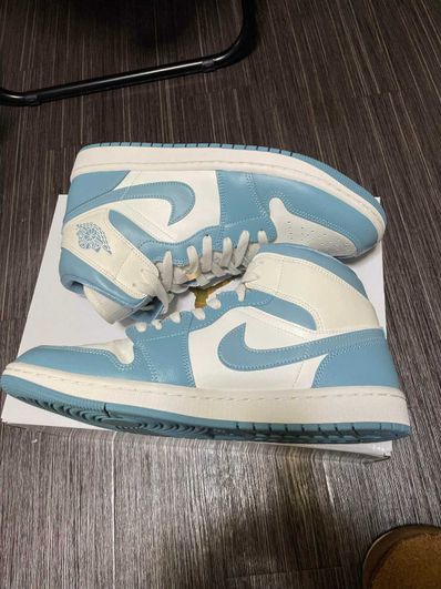 Nike Women's Air Jordan 1 Mid "University Blue"