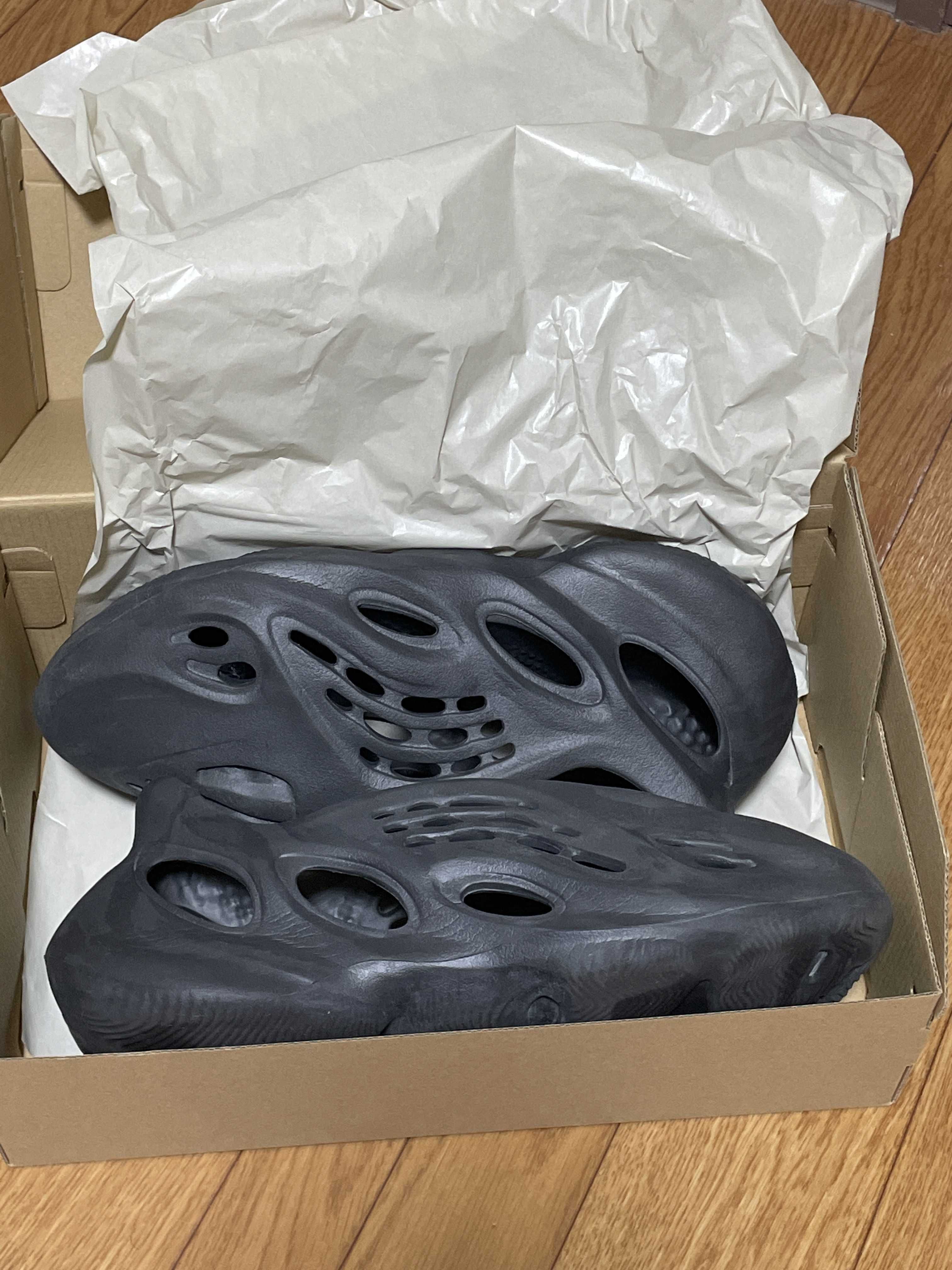 adidas YEEZY Foam Runner "Onyx"