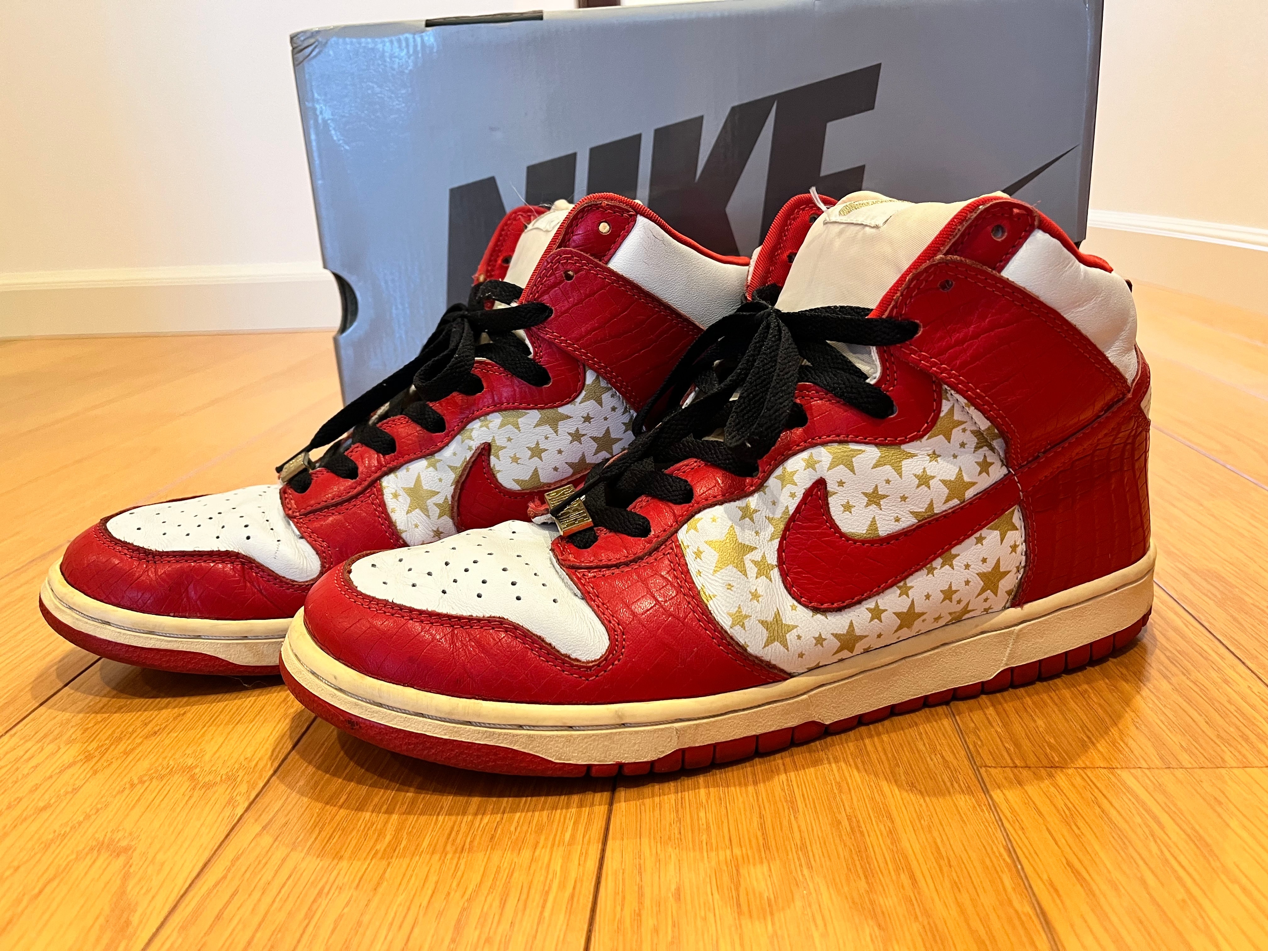 Supreme × Nike SB Dunk High "Red Stars"