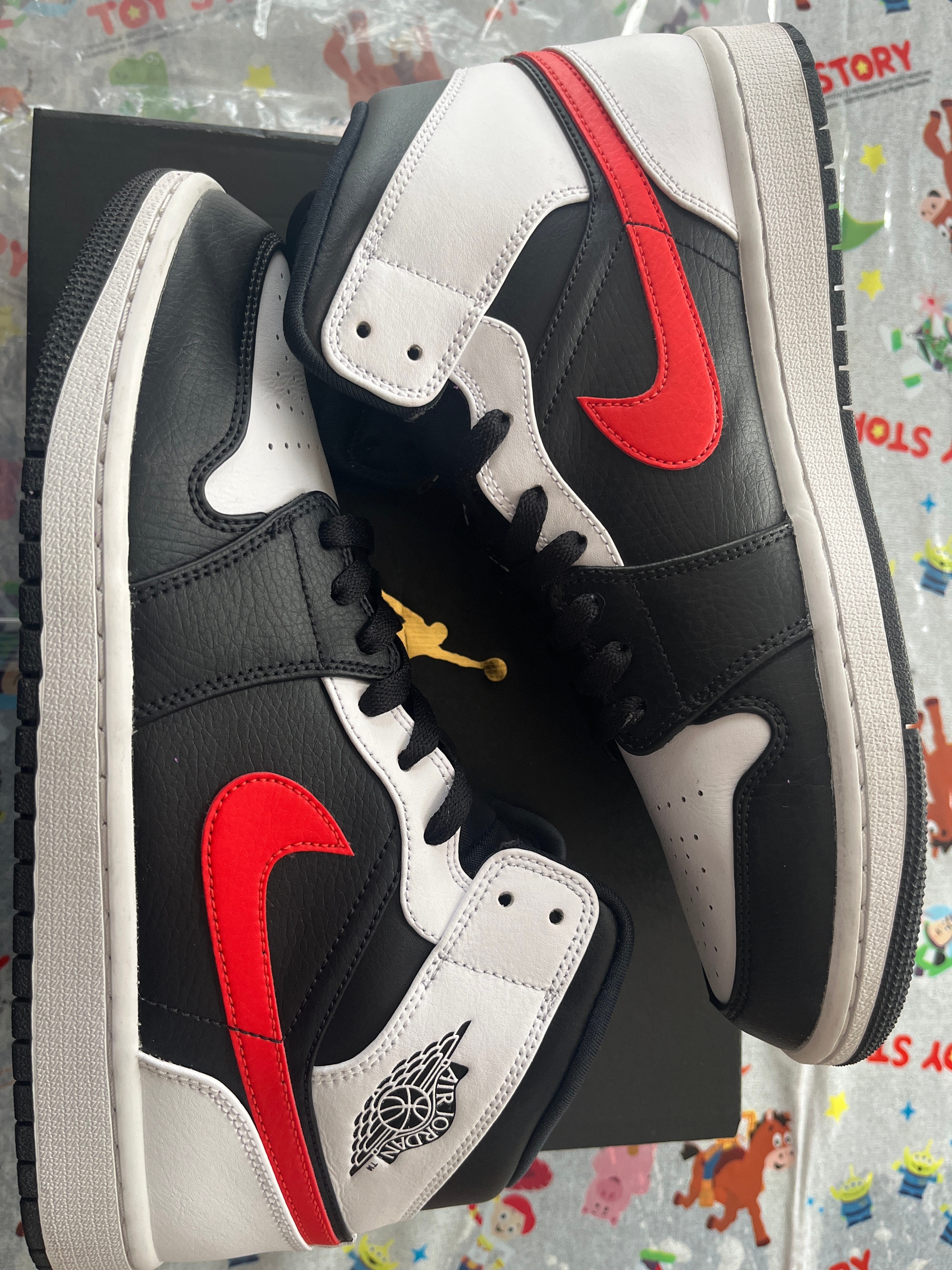 NIKE AIR JORDAN 1 MID "BLACK/CHILE RED/WHITE"