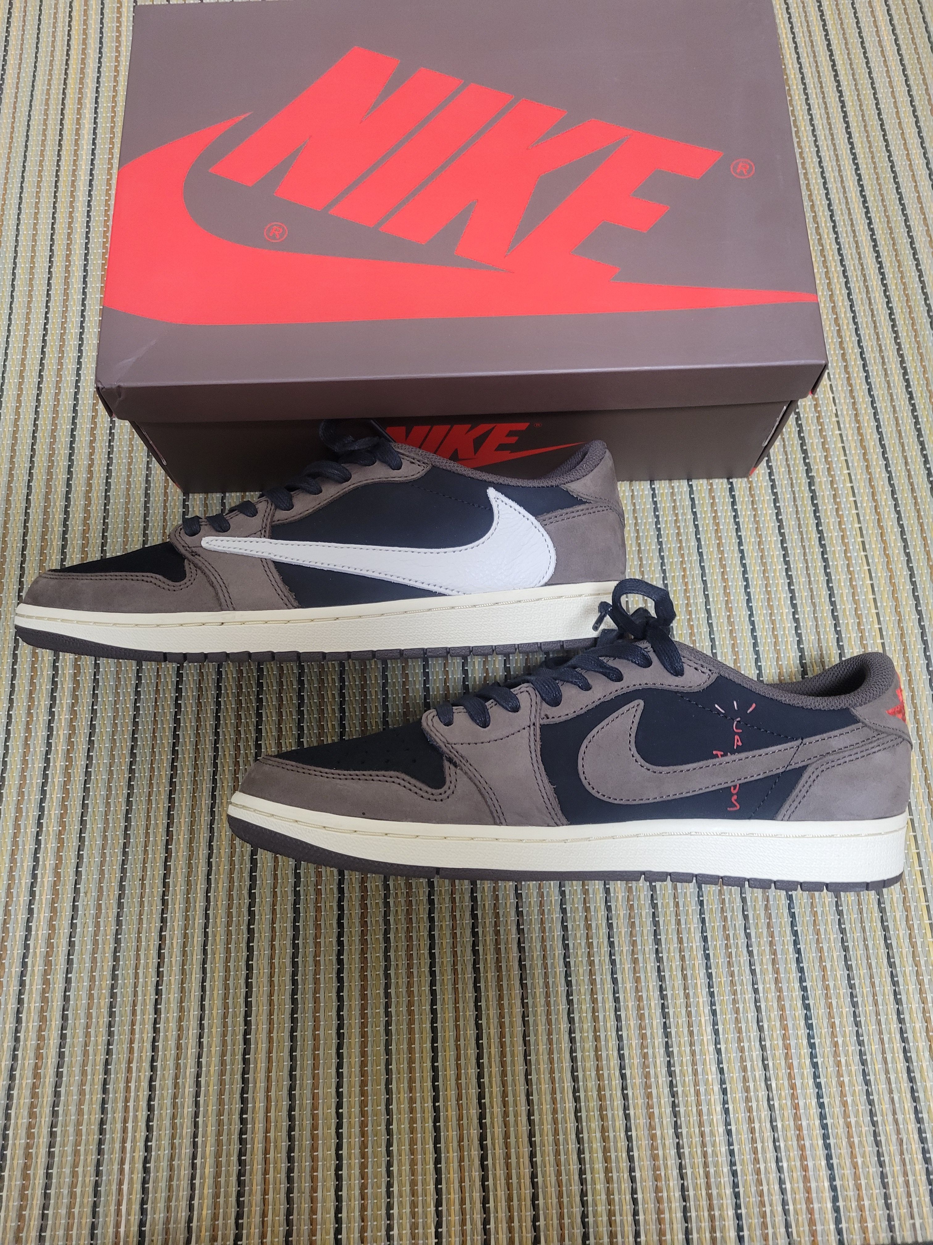 Travis Scott × Nike Air Jordan 1 Low OG SP-T "Black/Dark Mocha"