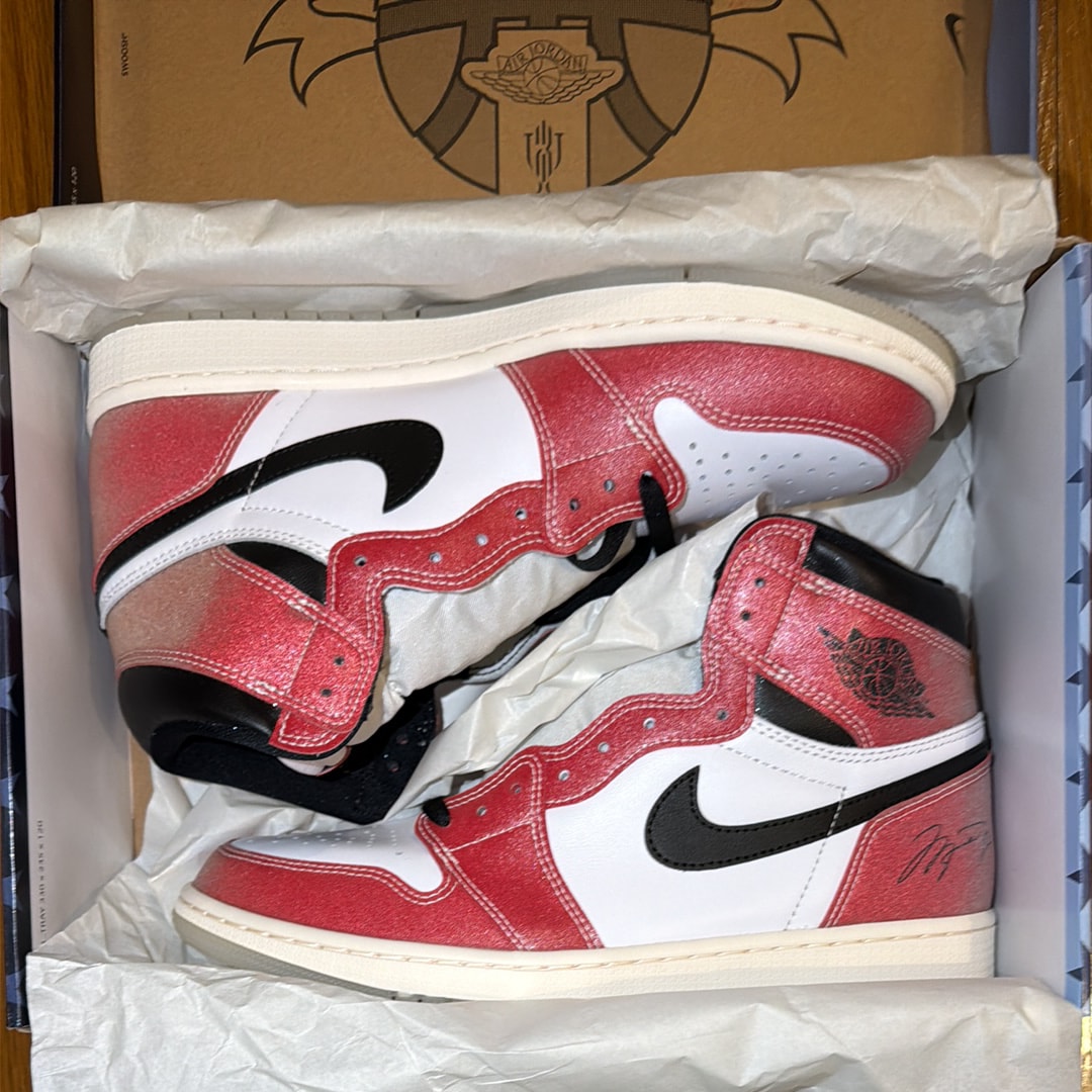 Trophy Room × Nike Air Jordan 1 Retro High "Chicago" (Friends and Family) (Blue Laces)