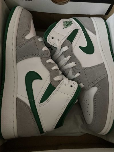 Nike GS Air Jordan 1 Mid SE "White Pine Green Smoke Grey"