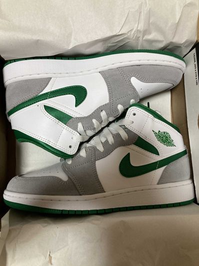 Nike GS Air Jordan 1 Mid SE "White Pine Green Smoke Grey"