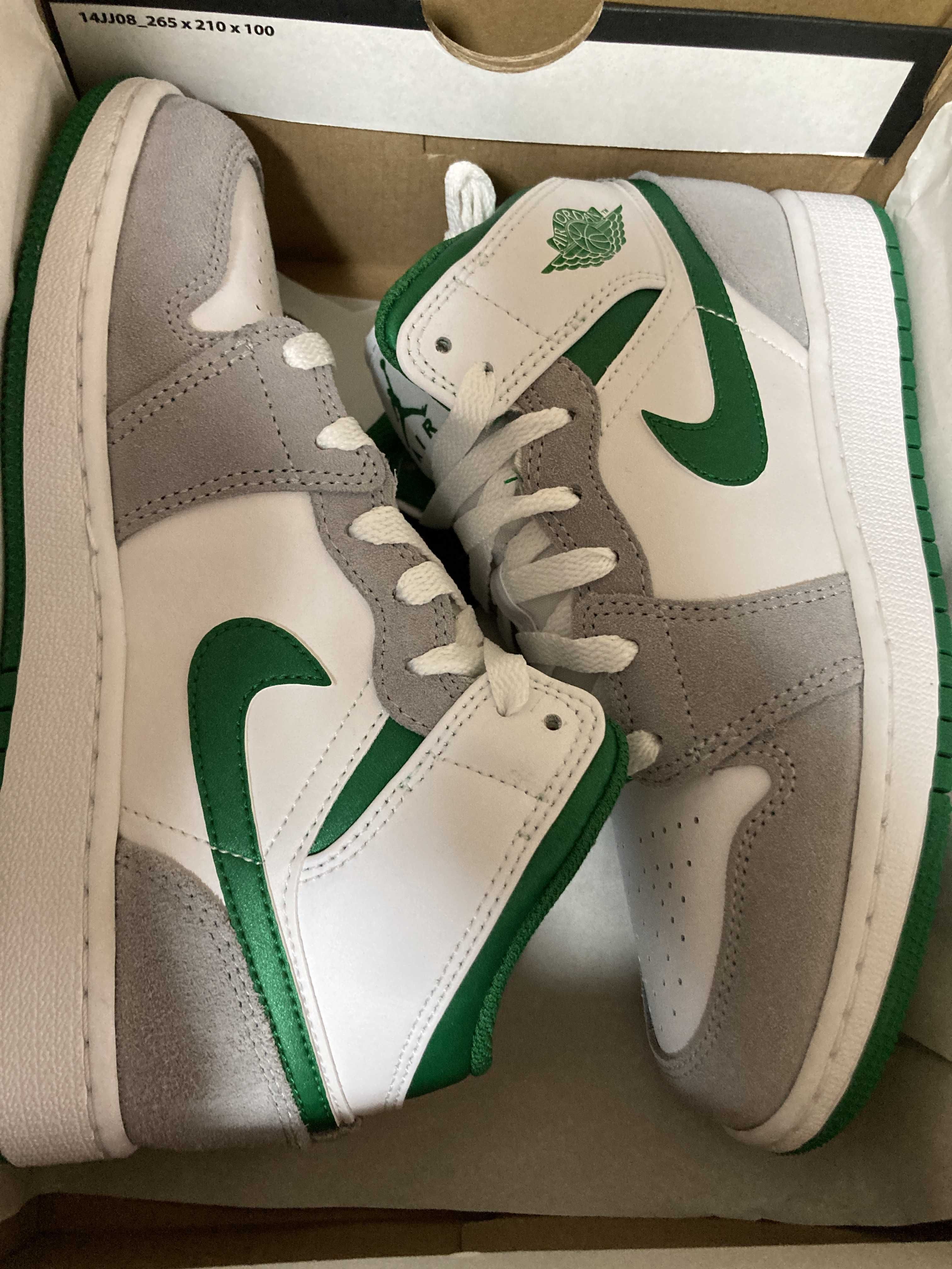 Nike GS Air Jordan 1 Mid SE "White Pine Green Smoke Grey"