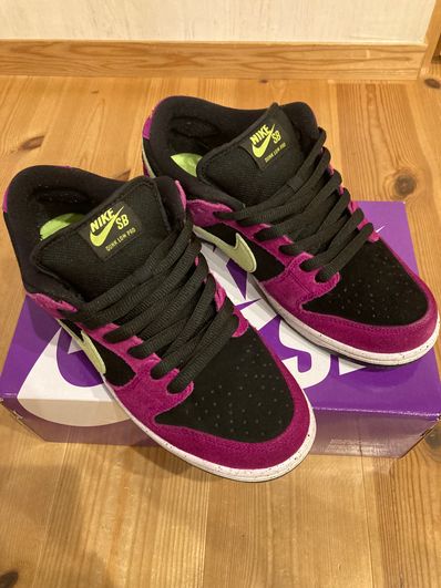 Nike SB Dunk Low "Red Plum"
