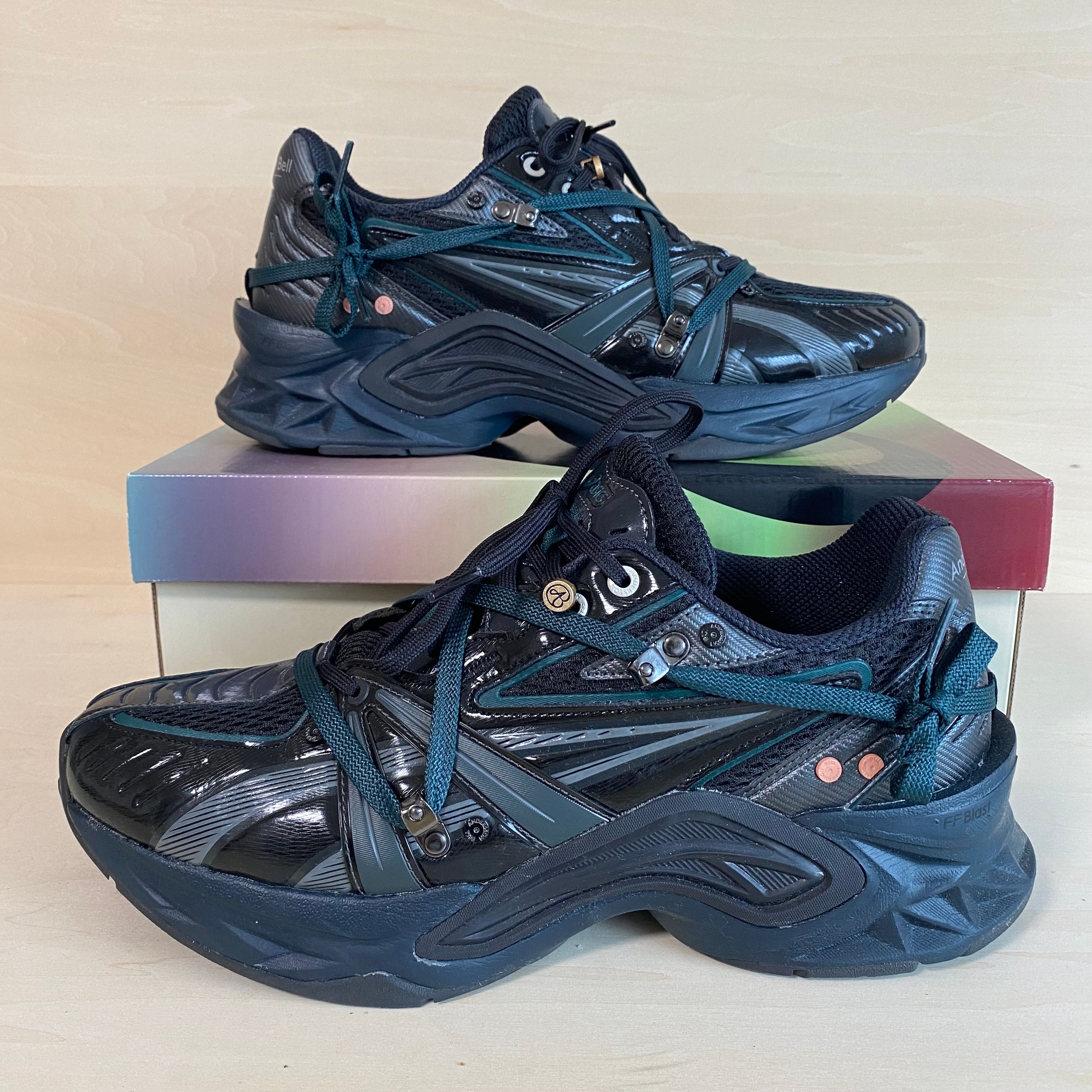 アンダースンベル × アシックス プロトブラスト "ブラック/ブラック"