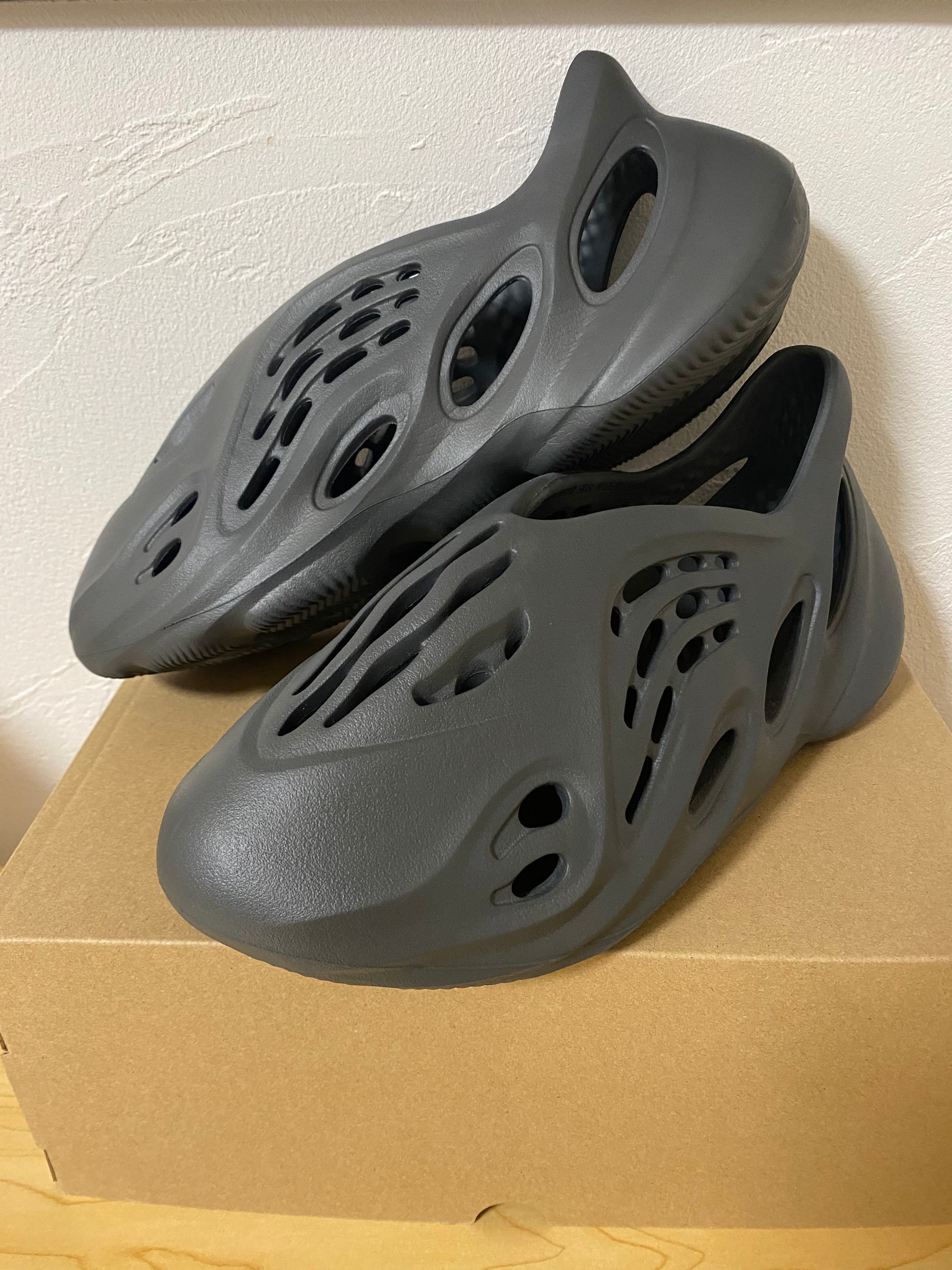 adidas YEEZY Foam Runner "Carbon"