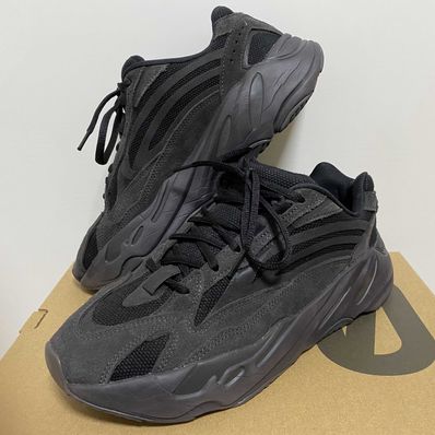adidas YEEZY BOOST 700 V2 "Vanta"