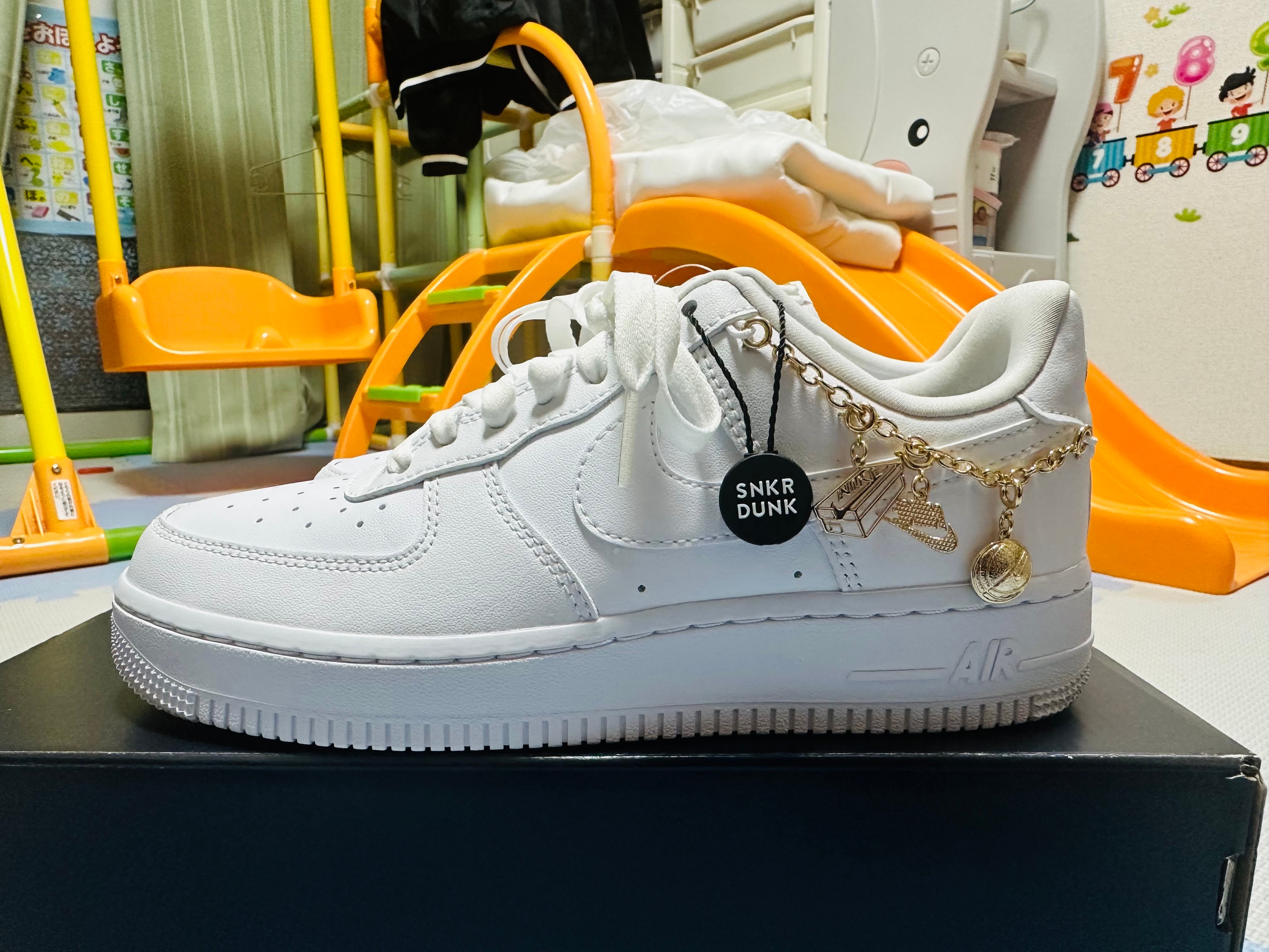 ナイキ ウィメンズ エアフォース1 ロー "ホワイトペンダント"