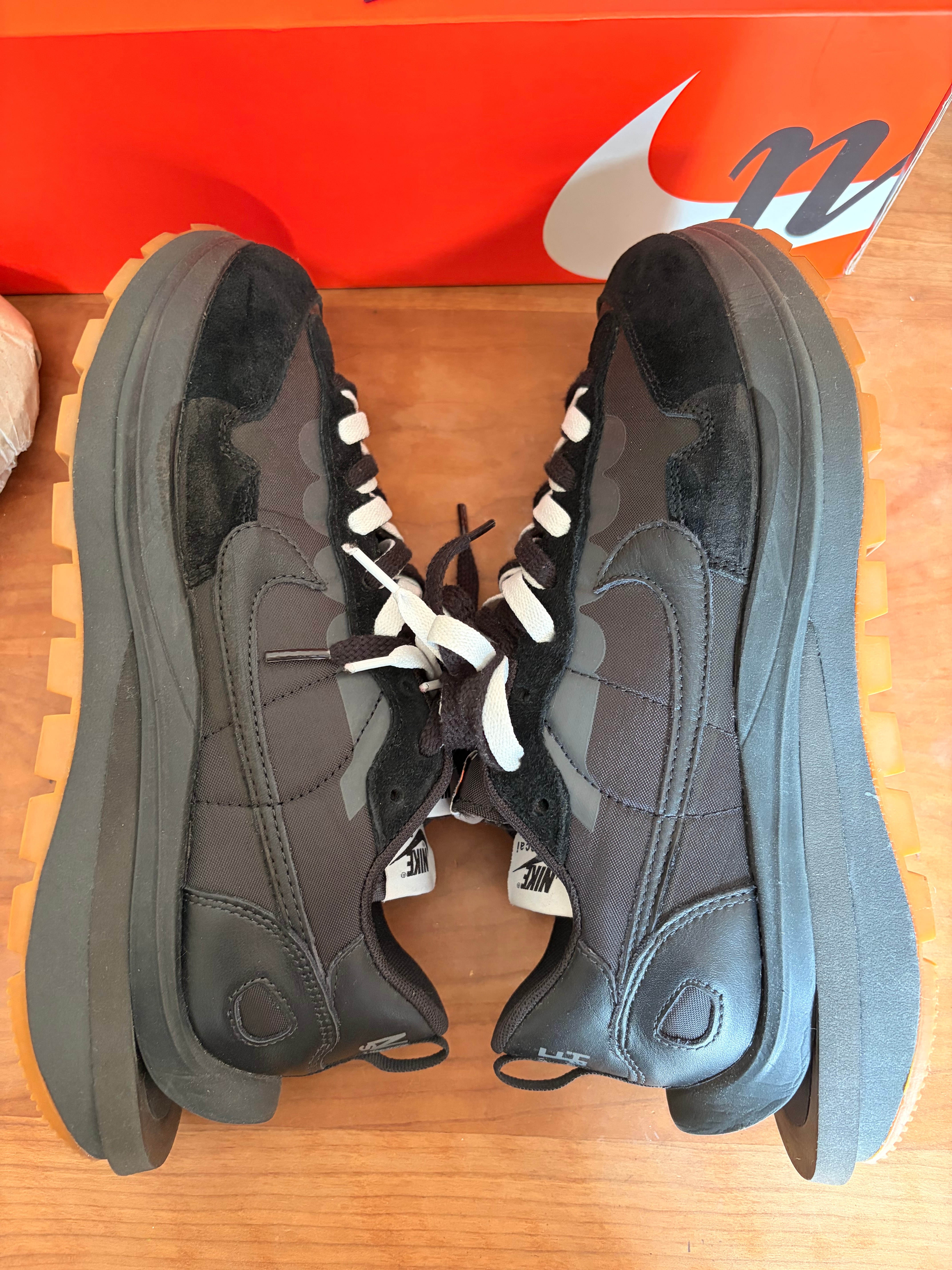 サカイ × ナイキ ヴェイパーワッフル "ブラックガム"