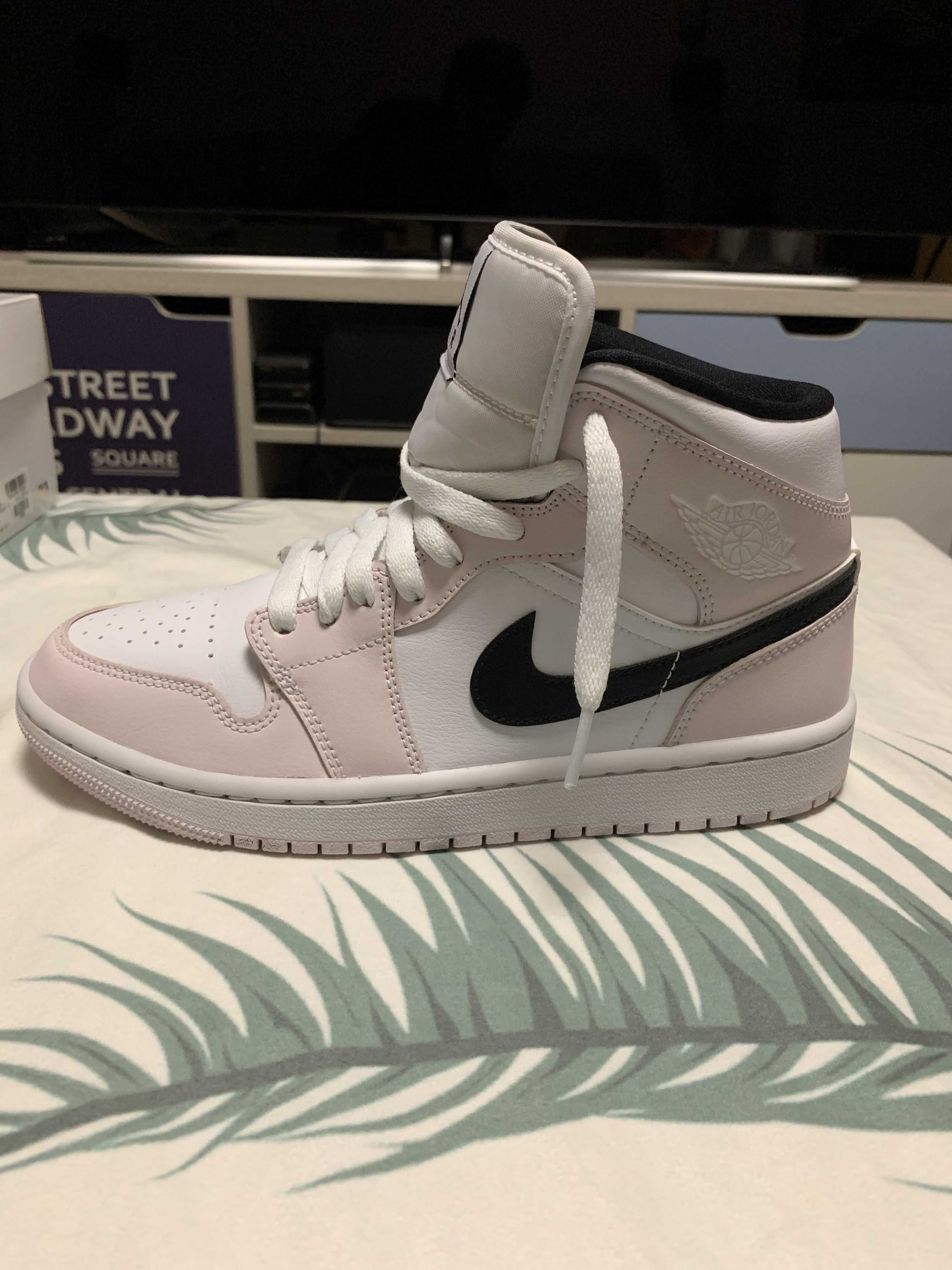 Nike Women's Air Jordan 1 Mid "Light Violet/White/Black"