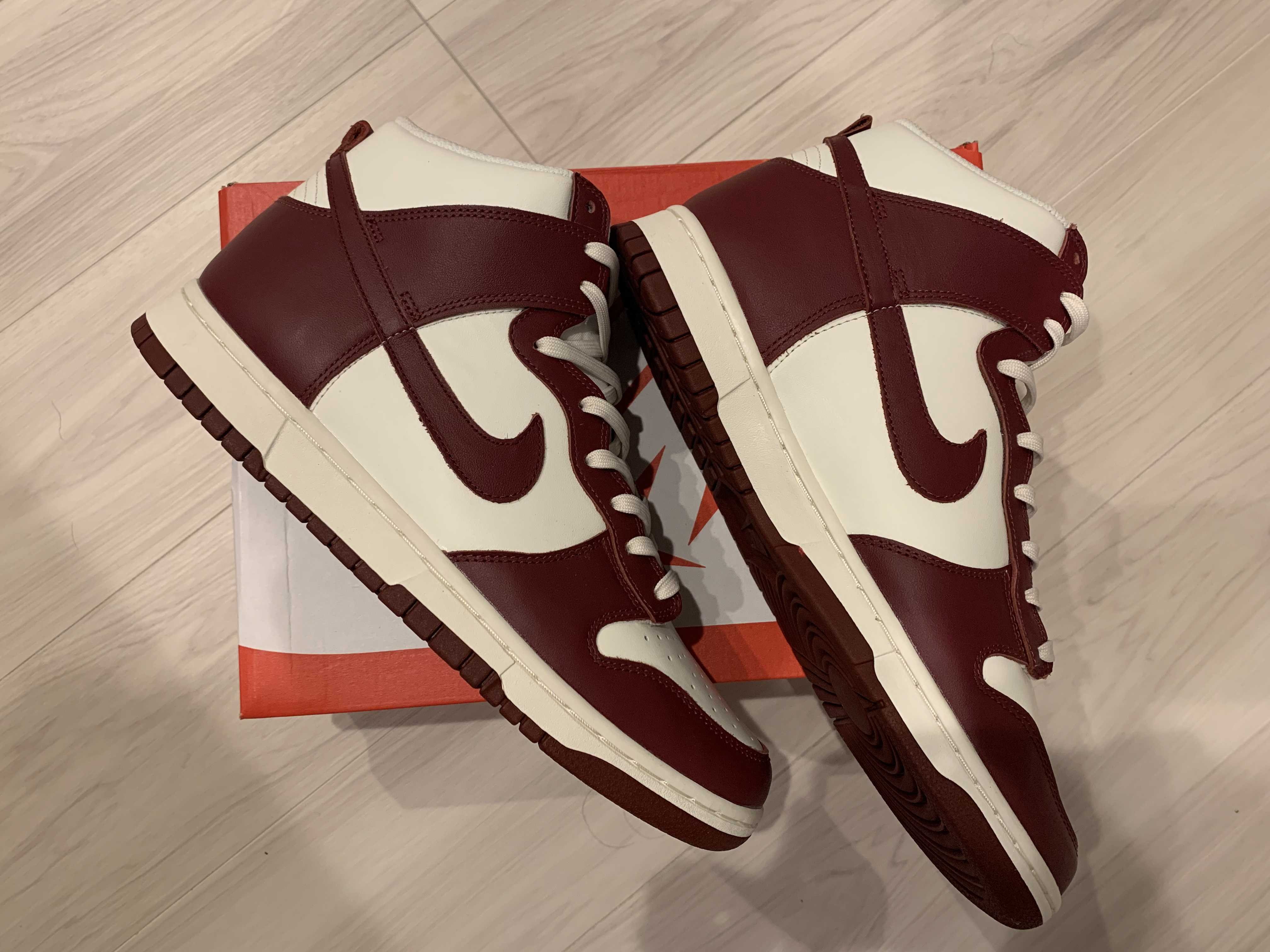 NIKE Women's DUNK HIGH "TEAM RED"