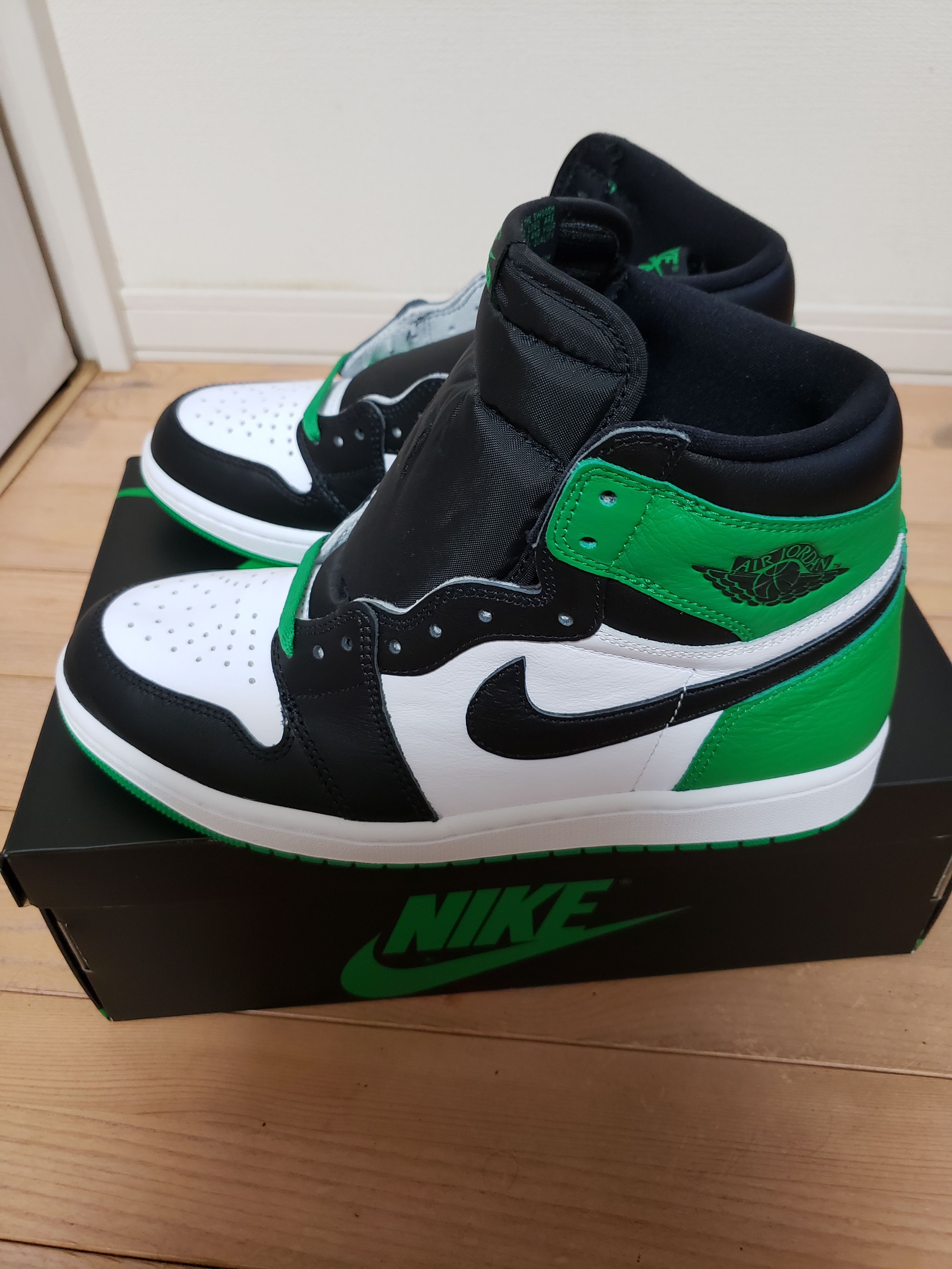 Nike Air Jordan 1 Retro High OG "Celtics/Black and Lucky Green" (2023)