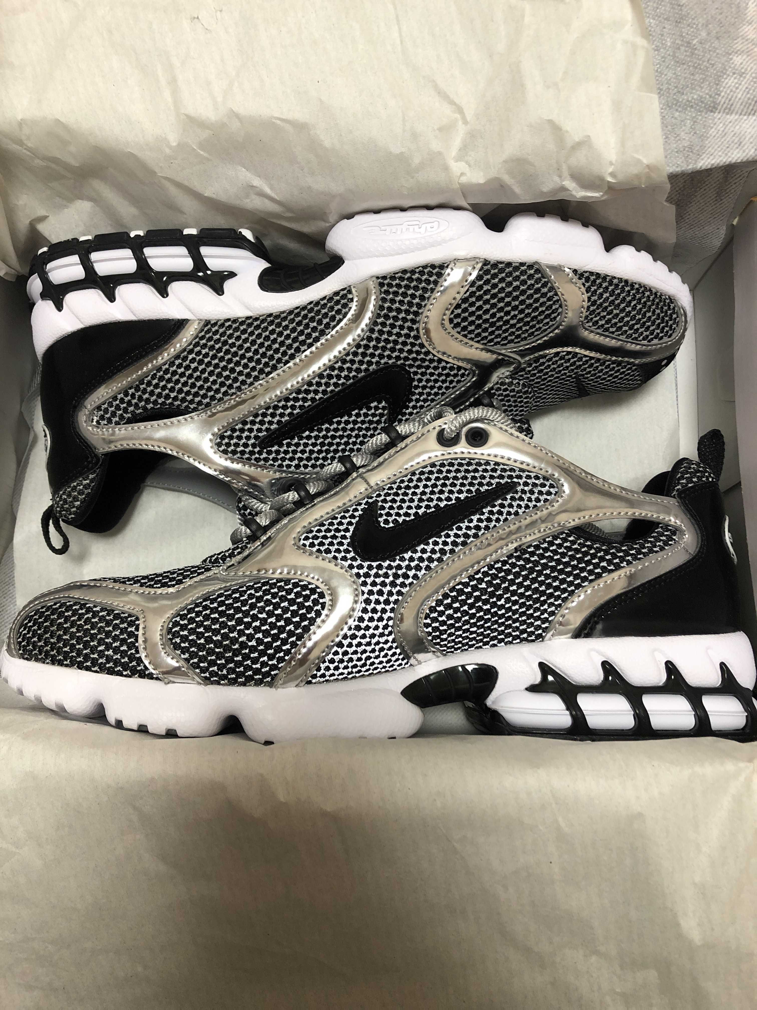 STUSSY × NIKE AIR ZOOM SPIRIDON CAGED "PURE PLATINUM/BLACK-WHITE"