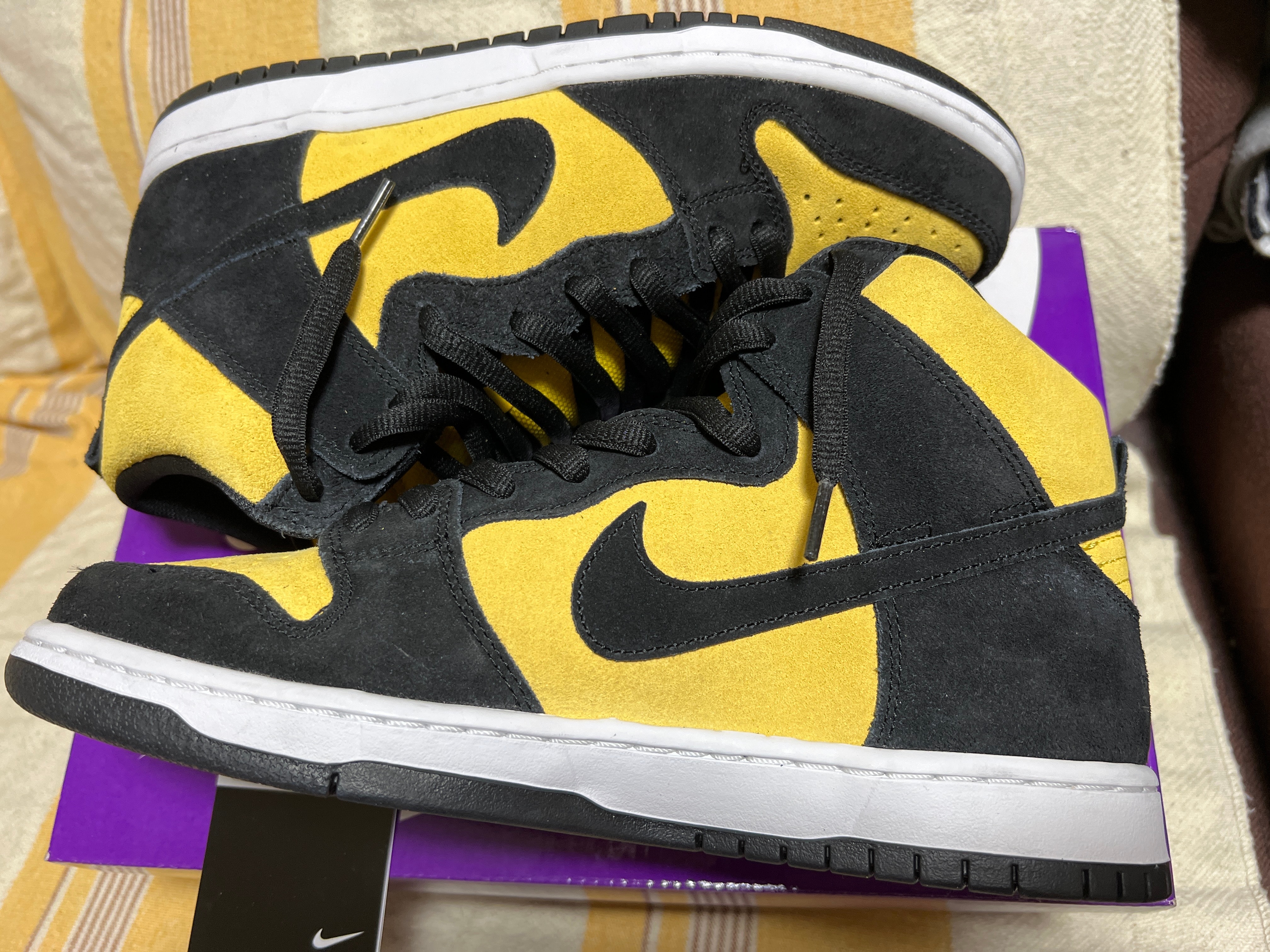 NIKE SB DUNK HIGH "MAIZE AND BLACK"