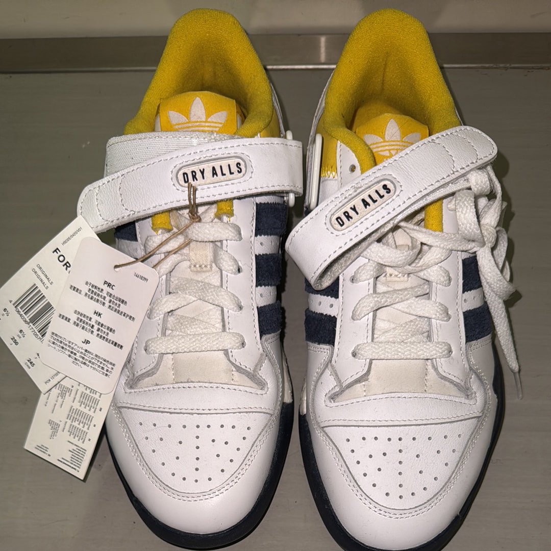 ヒューマンメイド × アディダス コンソーシアム フォーラム ロー "ヘイジーイエロー/カレッジネイビー"