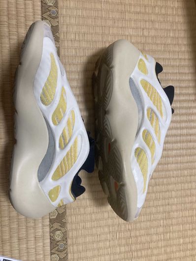 adidas YEEZY 700 V3 "Safflower"