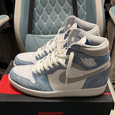 Nike Air Jordan 1 High OG "Hyper Royal"