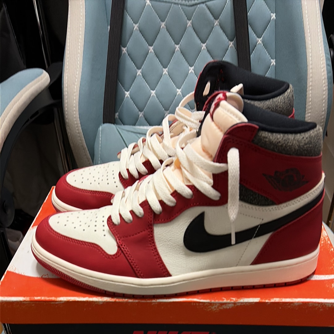Nike Air Jordan 1 High OG "Lost & Found/Chicago"