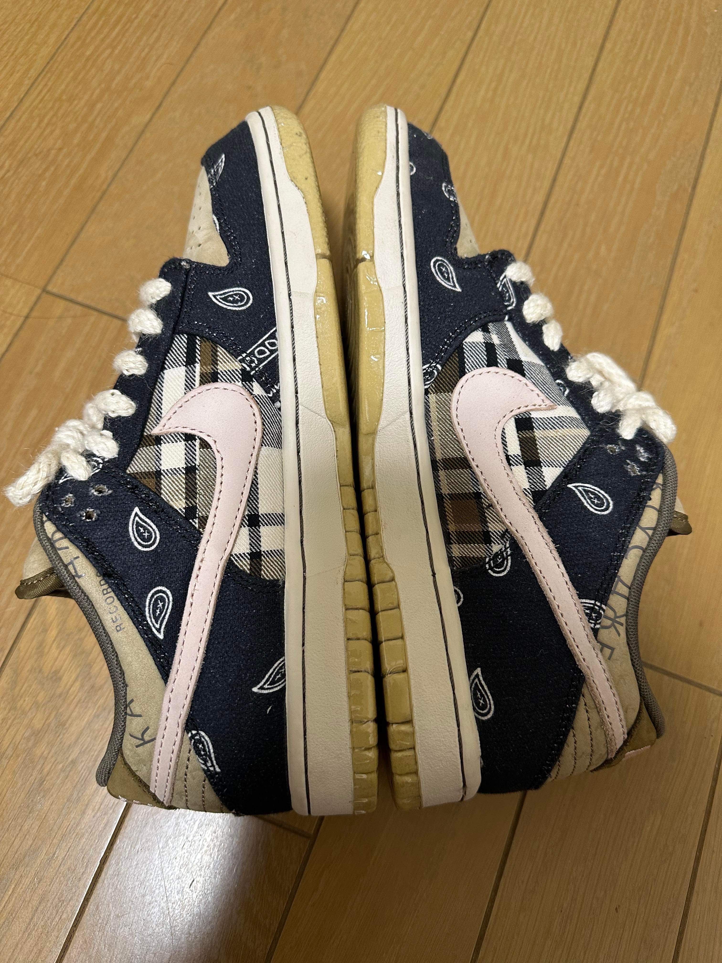 Travis Scott × Nike SB Dunk Low "Black/Parachute Beige"